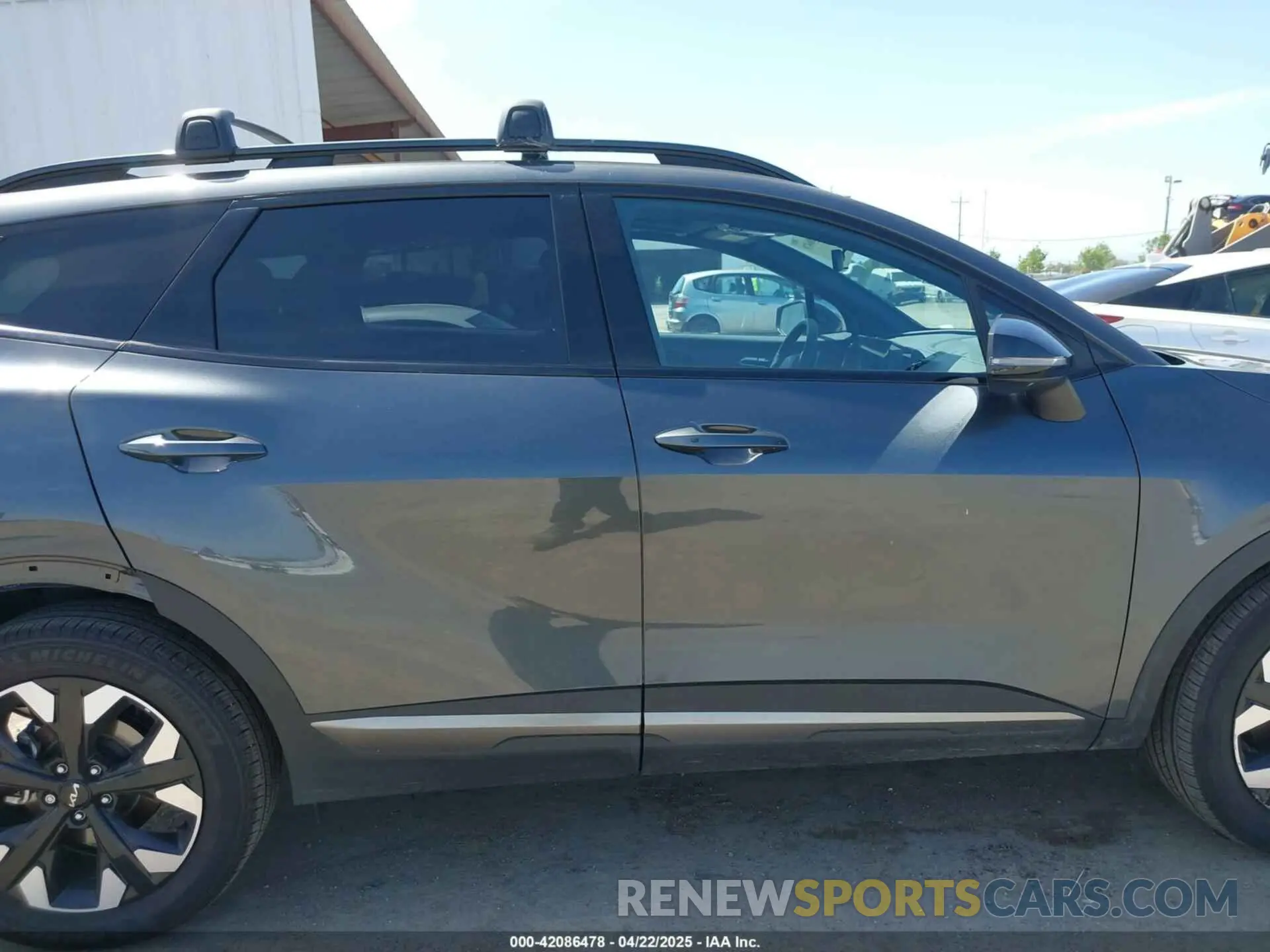 14 fotografías del automóvil dañado KNDPYDAH8P7109360 KIA SPORTAGE PLUG-IN HYBRID 2023