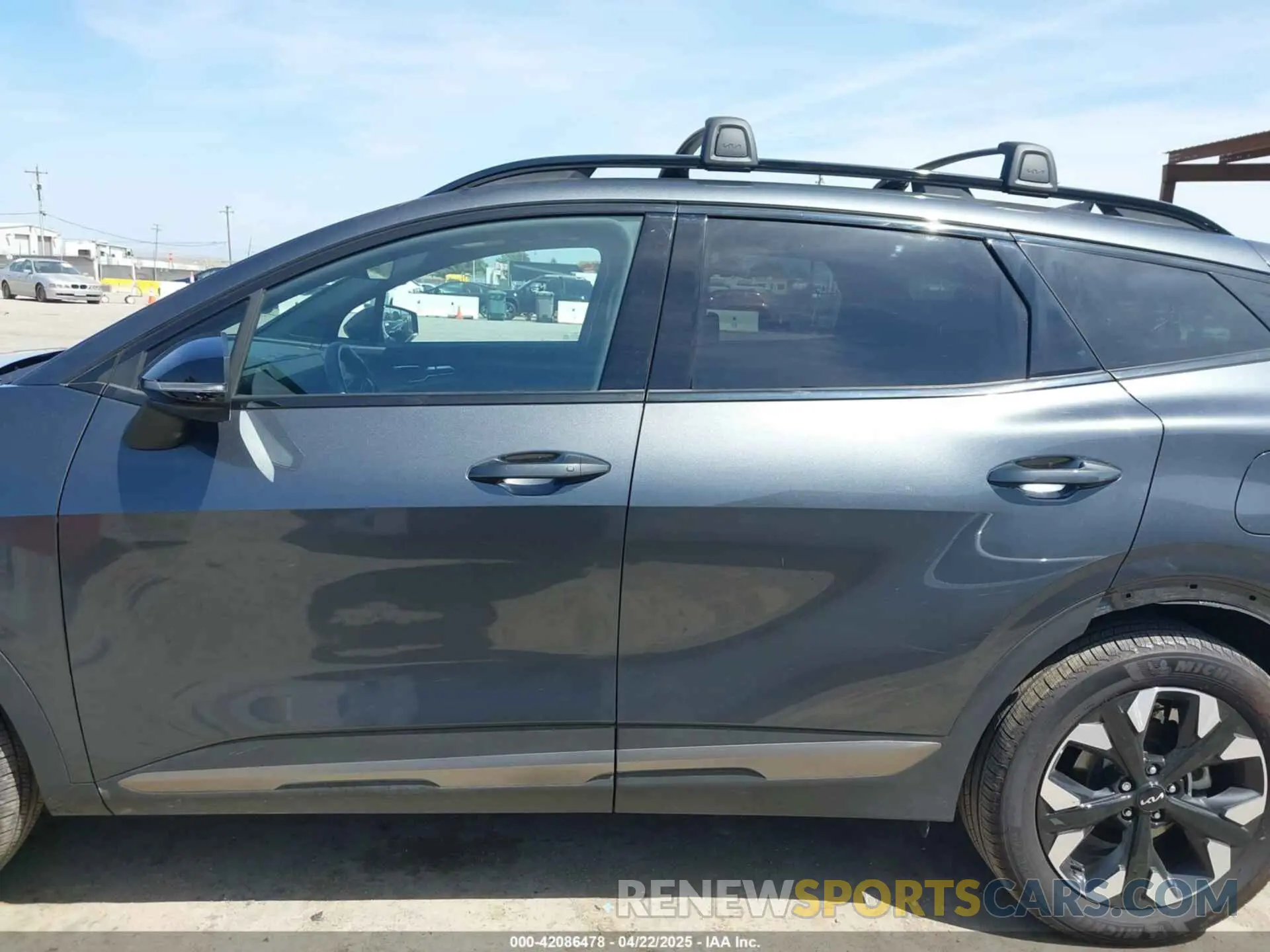 15 fotografías del automóvil dañado KNDPYDAH8P7109360 KIA SPORTAGE PLUG-IN HYBRID 2023