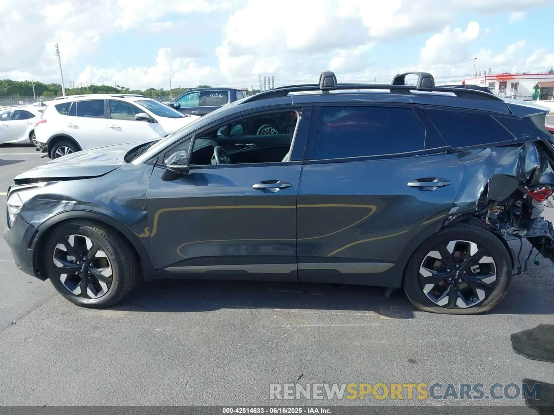 13 fotografías del automóvil dañado KNDPZDDH2R7151308 KIA SPORTAGE PLUG-IN HYBRID 2024