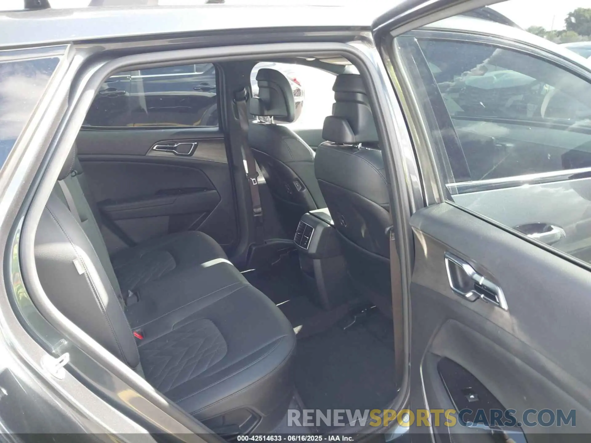 8 fotografías del automóvil dañado KNDPZDDH2R7151308 KIA SPORTAGE PLUG-IN HYBRID 2024