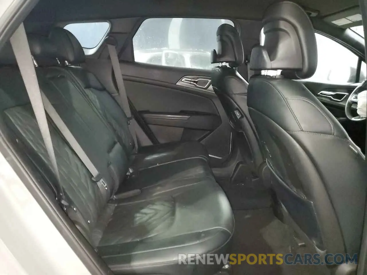 11 fotografías del automóvil dañado 5XYK6CDFXRG178660 KIA SPORTAGE X 2024