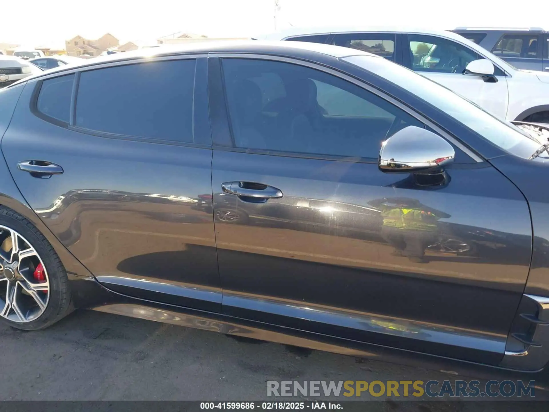 14 fotografías del automóvil dañado KNAE35LC3K6059198 KIA STINGER 2019