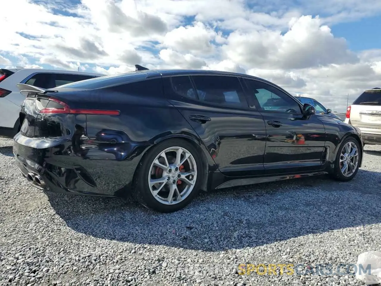 3 fotografías del automóvil dañado KNAE15LA0L6078149 KIA STINGER 2020