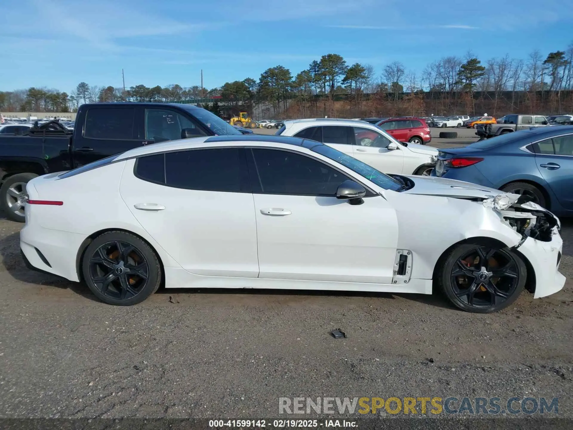 13 fotografías del automóvil dañado KNAE15LA0L6081066 KIA STINGER 2020