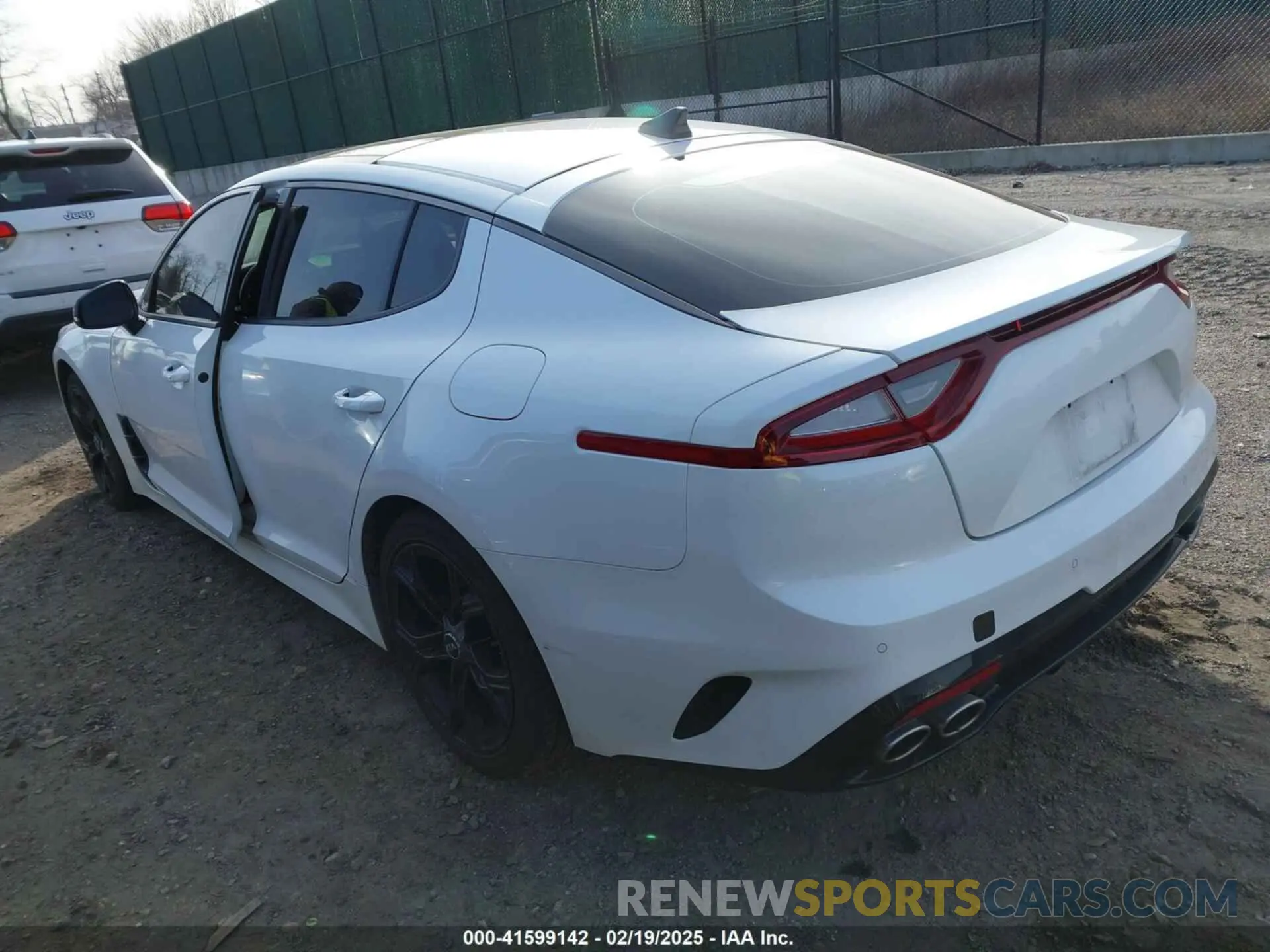 3 fotografías del automóvil dañado KNAE15LA0L6081066 KIA STINGER 2020