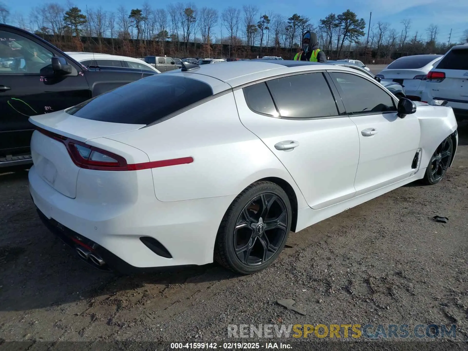 4 fotografías del automóvil dañado KNAE15LA0L6081066 KIA STINGER 2020