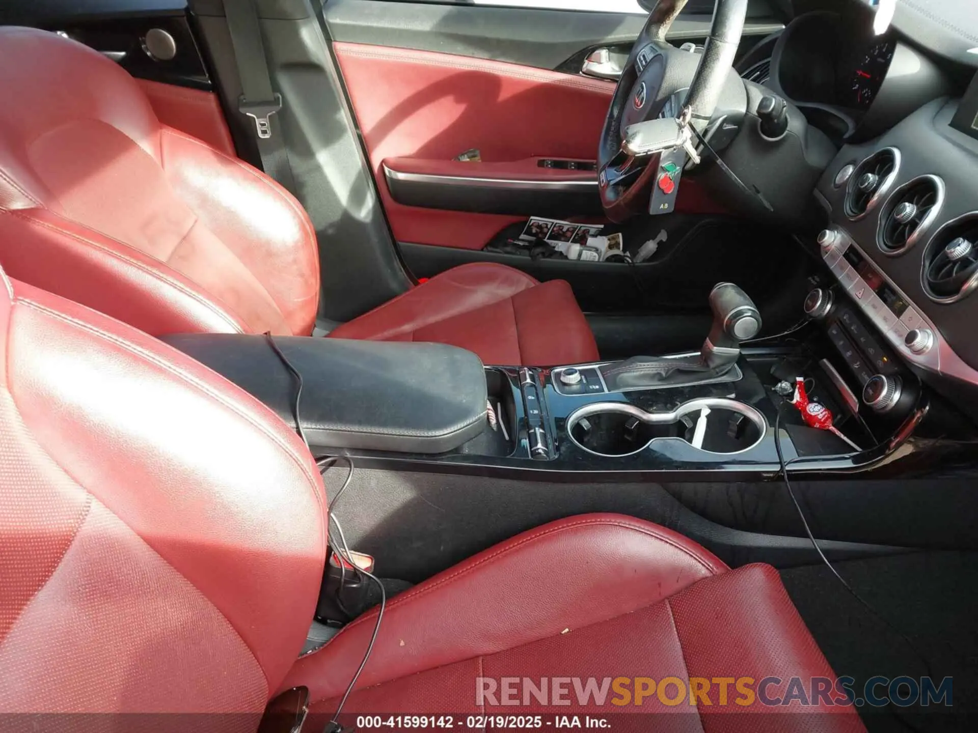 5 fotografías del automóvil dañado KNAE15LA0L6081066 KIA STINGER 2020