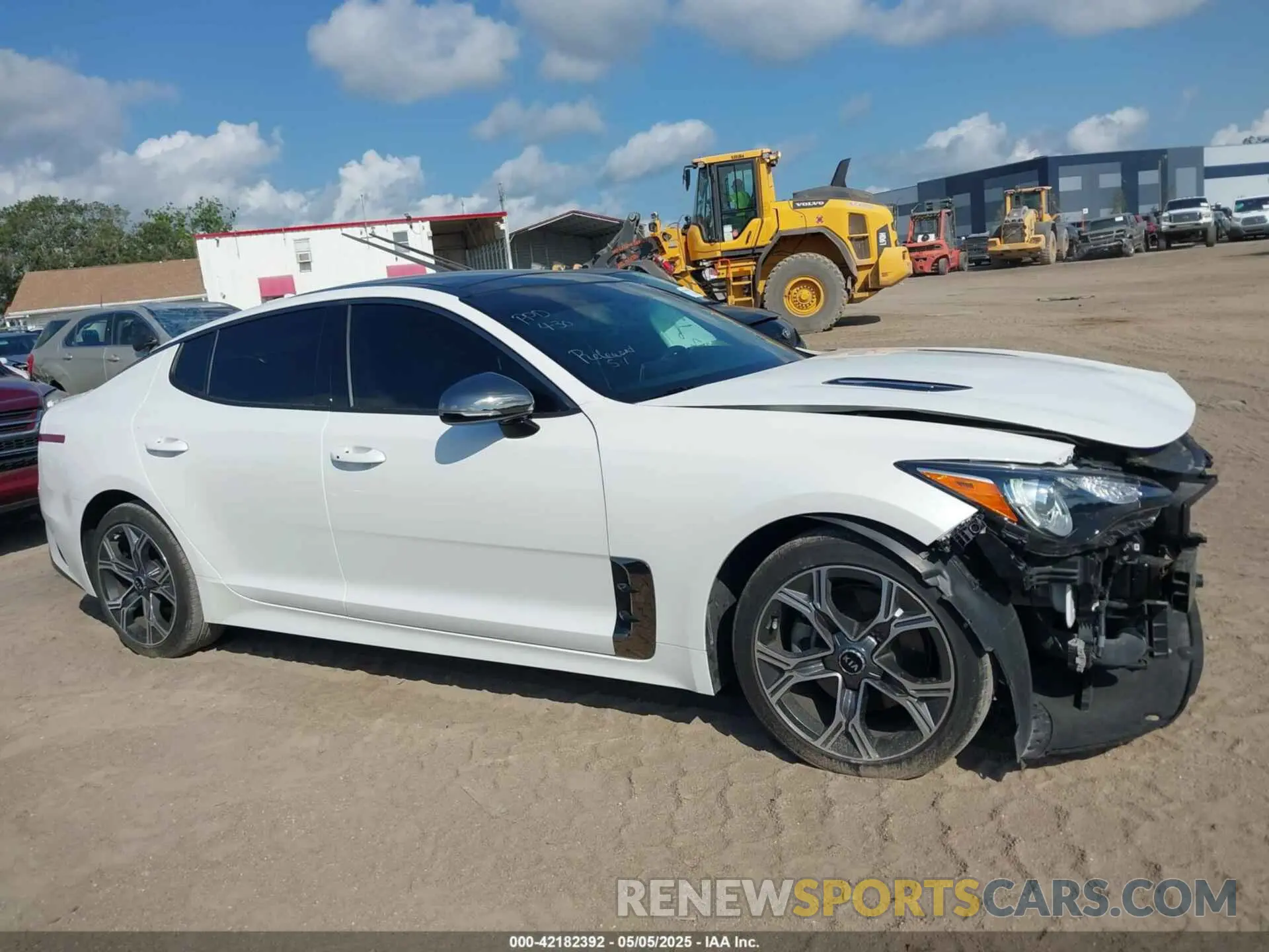 14 fotografías del automóvil dañado KNAE15LA2L6080727 KIA STINGER 2020