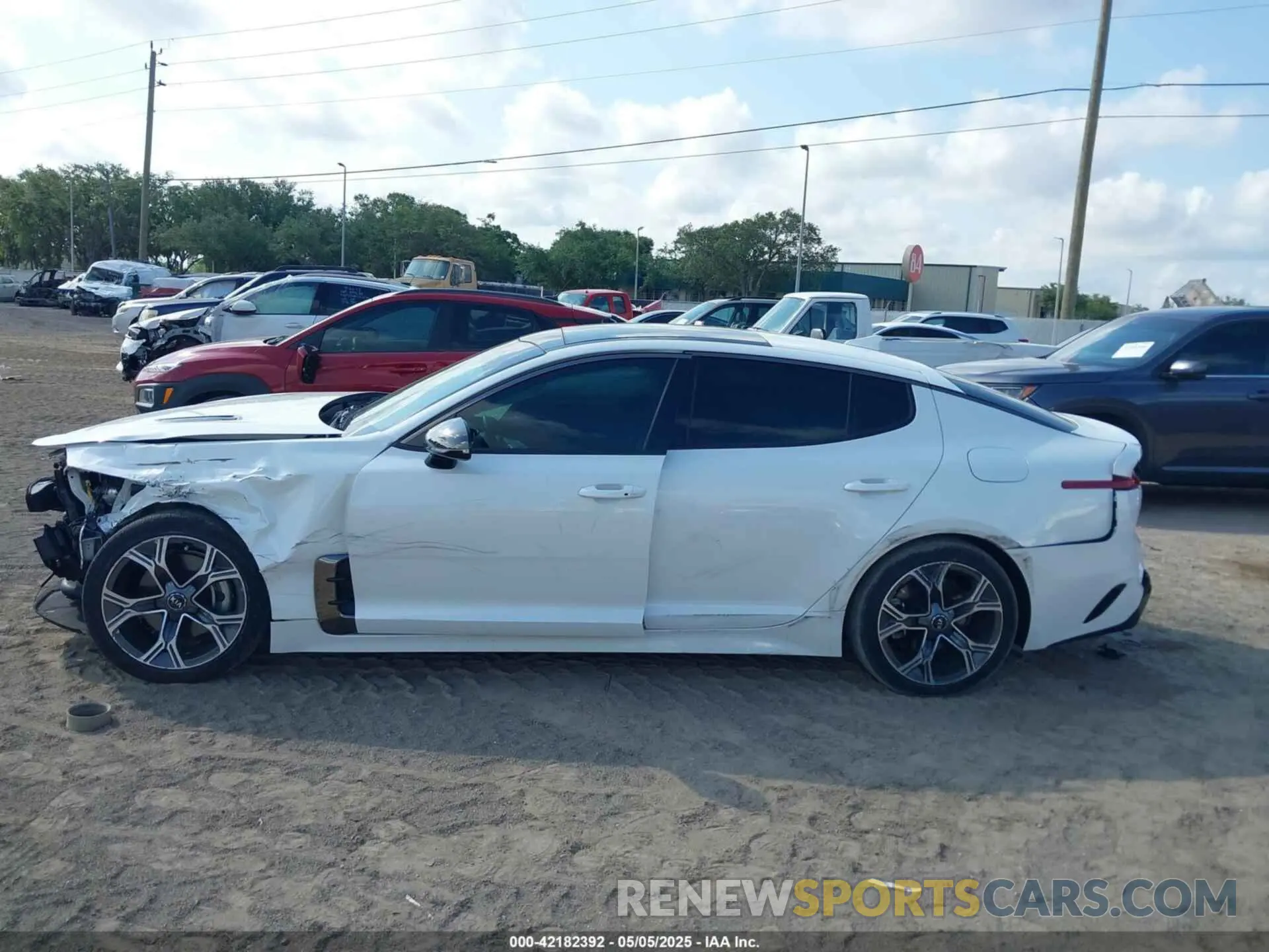 15 fotografías del automóvil dañado KNAE15LA2L6080727 KIA STINGER 2020