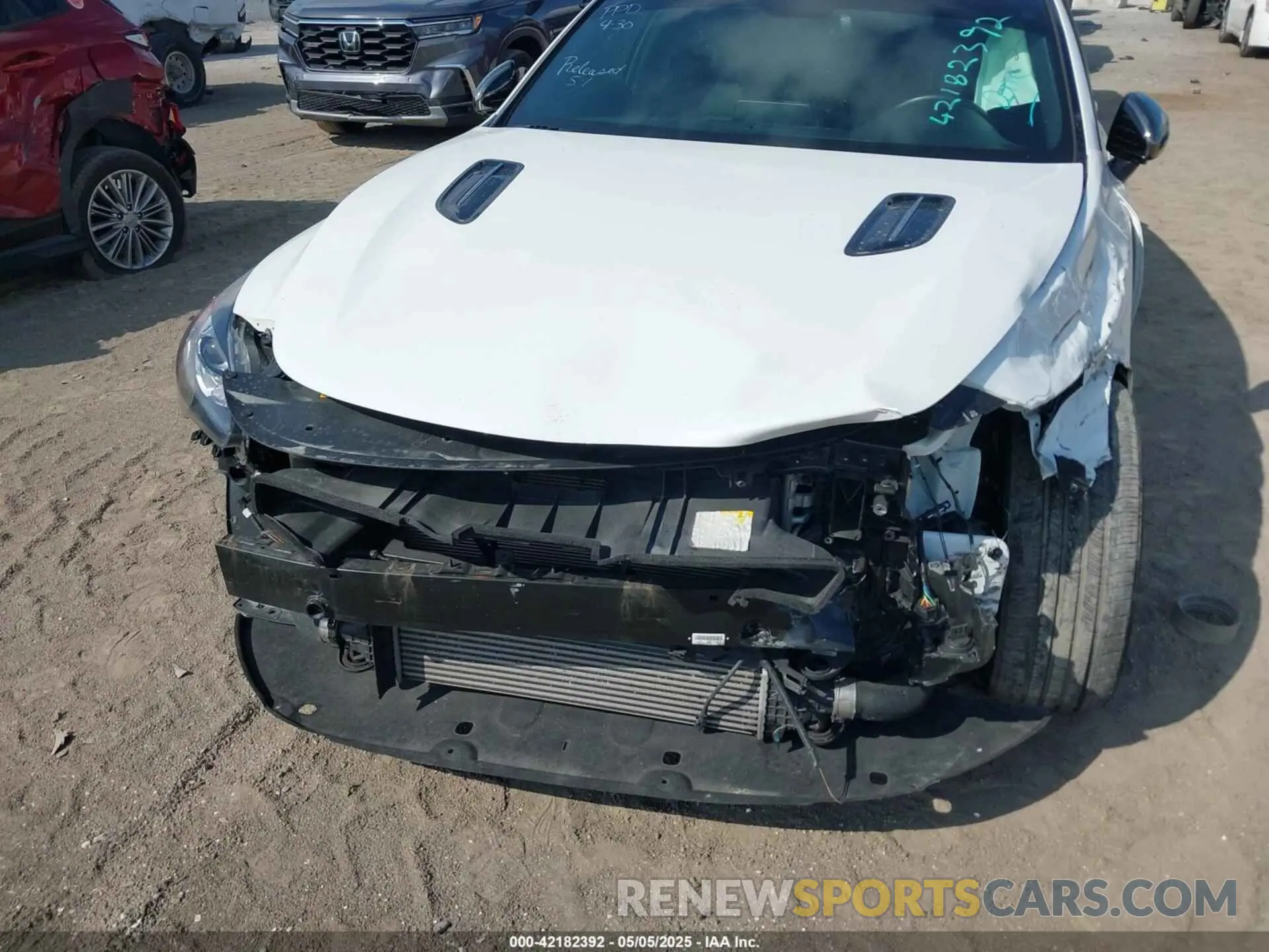 18 fotografías del automóvil dañado KNAE15LA2L6080727 KIA STINGER 2020