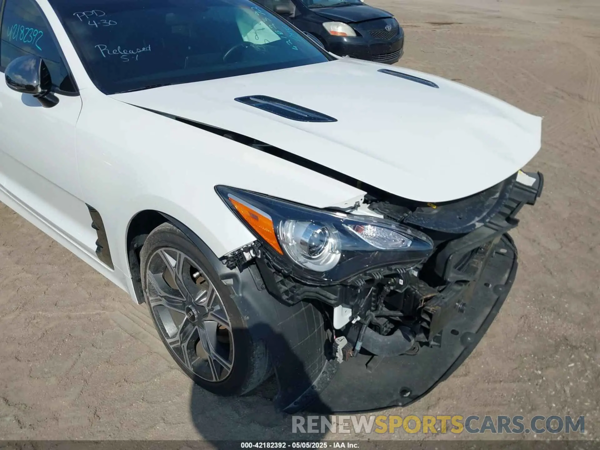 19 fotografías del automóvil dañado KNAE15LA2L6080727 KIA STINGER 2020