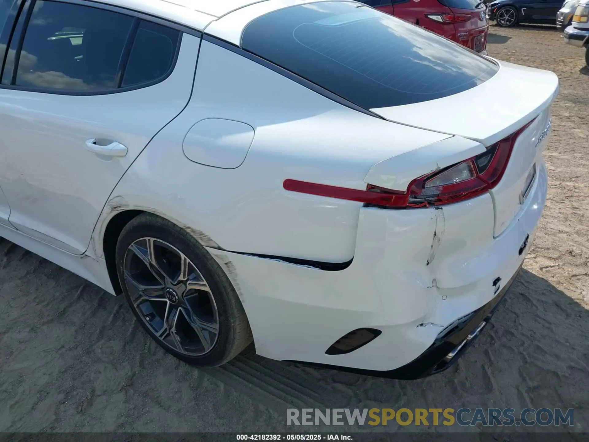 21 fotografías del automóvil dañado KNAE15LA2L6080727 KIA STINGER 2020