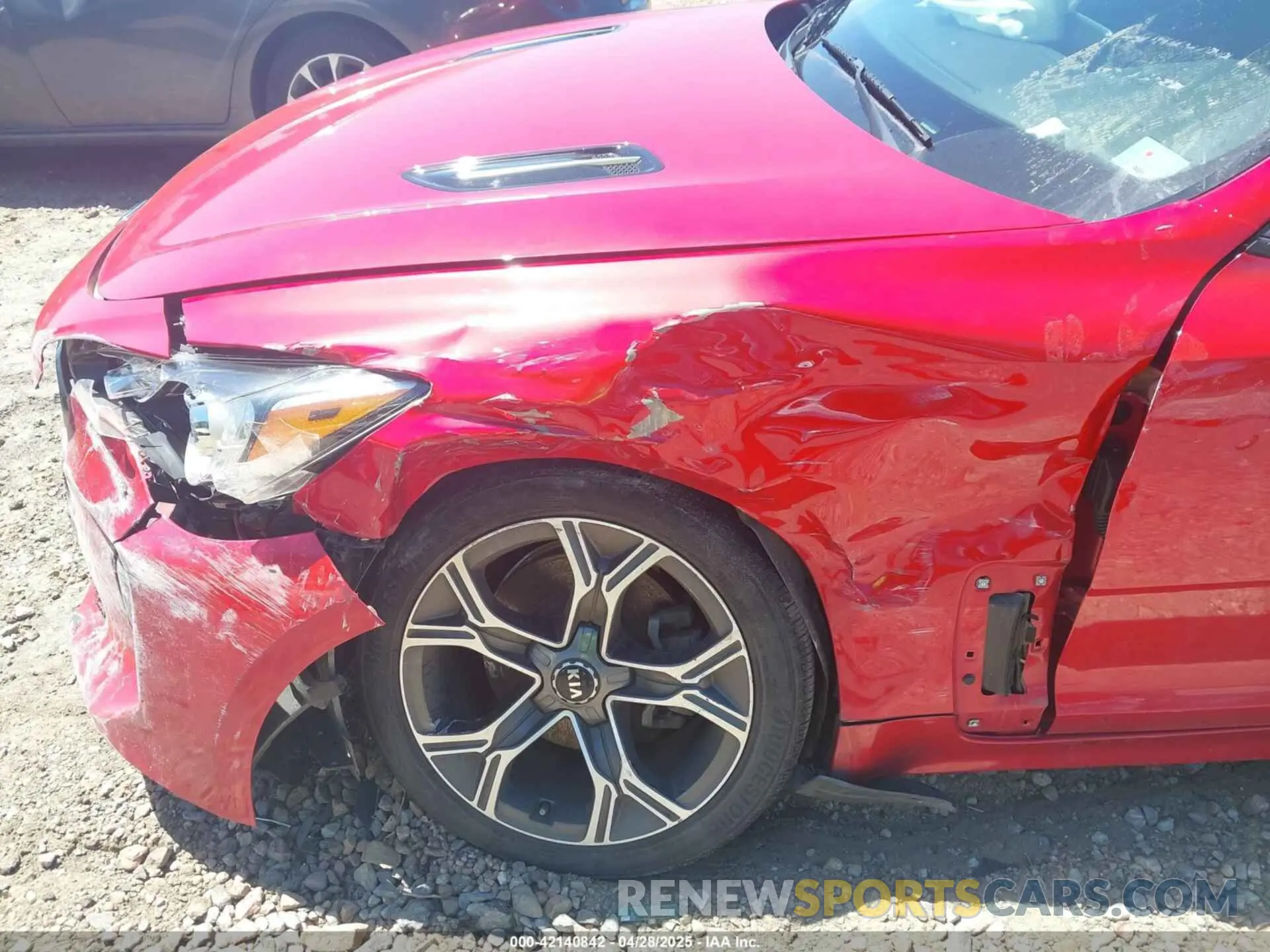19 fotografías del automóvil dañado KNAE15LA4L6084309 KIA STINGER 2020