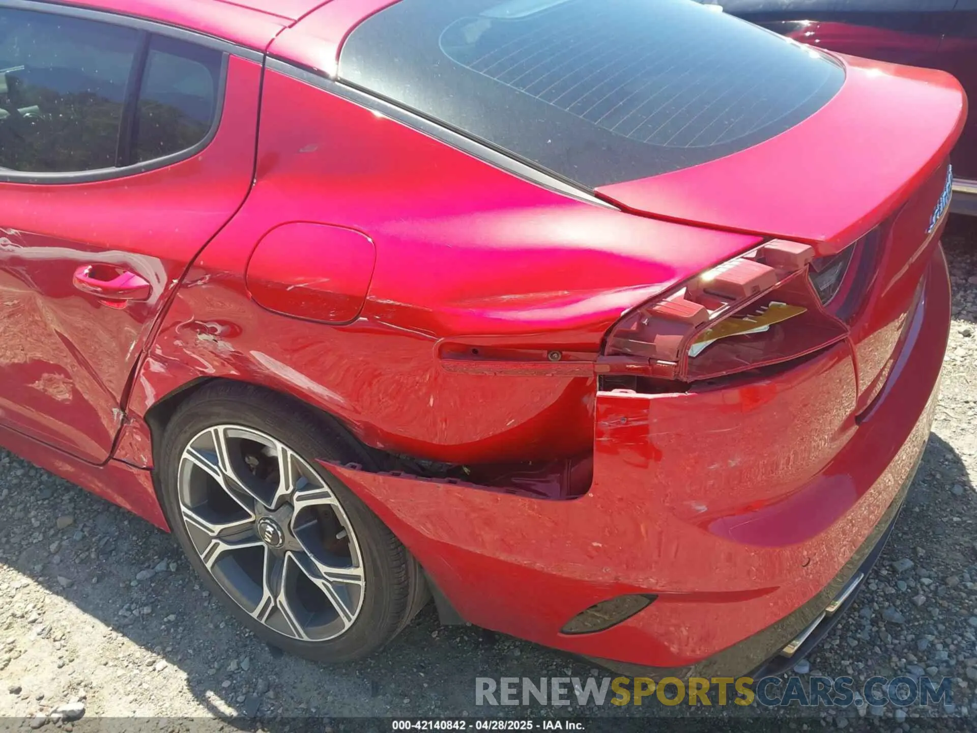 21 fotografías del automóvil dañado KNAE15LA4L6084309 KIA STINGER 2020