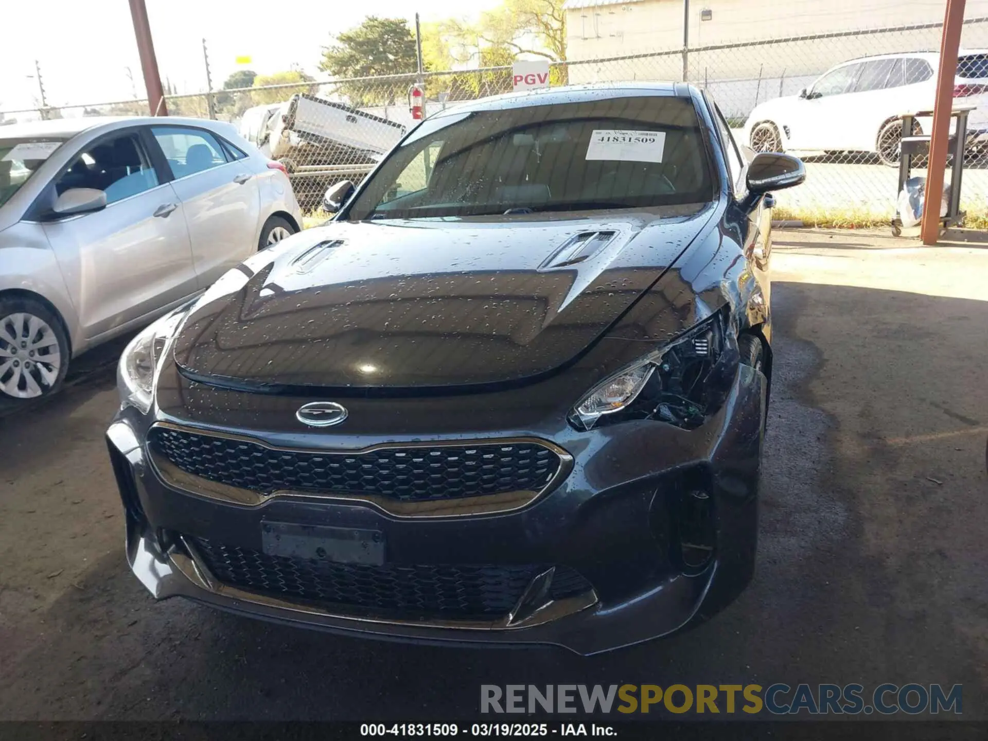 12 fotografías del automóvil dañado KNAE15LA7L6074843 KIA STINGER 2020
