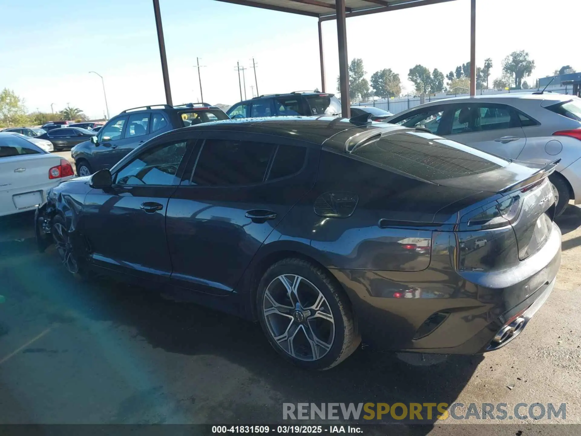 14 fotografías del automóvil dañado KNAE15LA7L6074843 KIA STINGER 2020