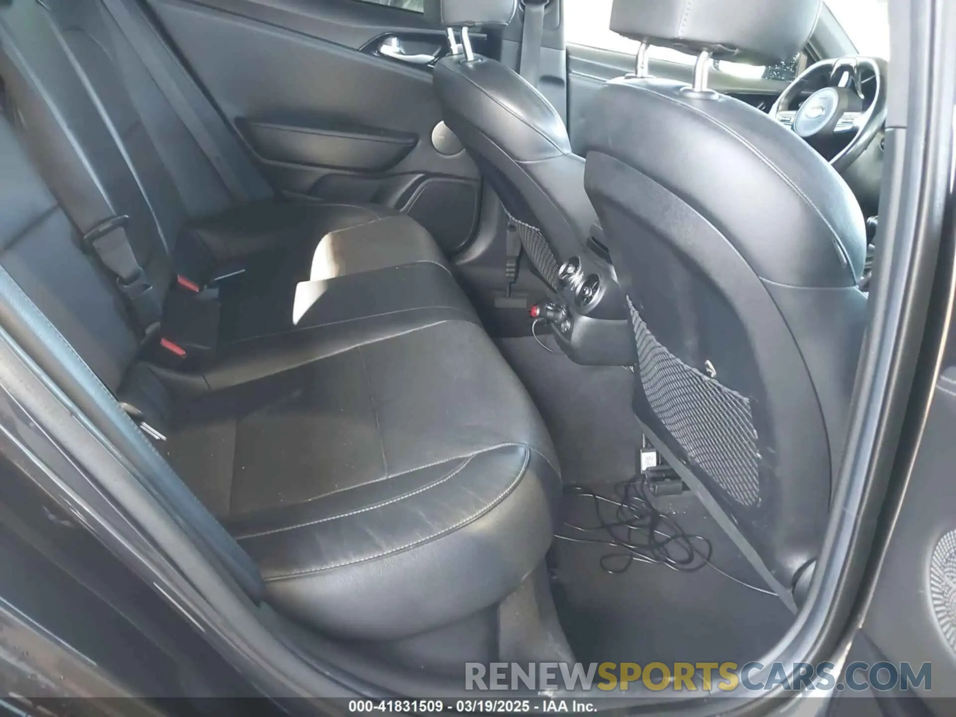 8 fotografías del automóvil dañado KNAE15LA7L6074843 KIA STINGER 2020