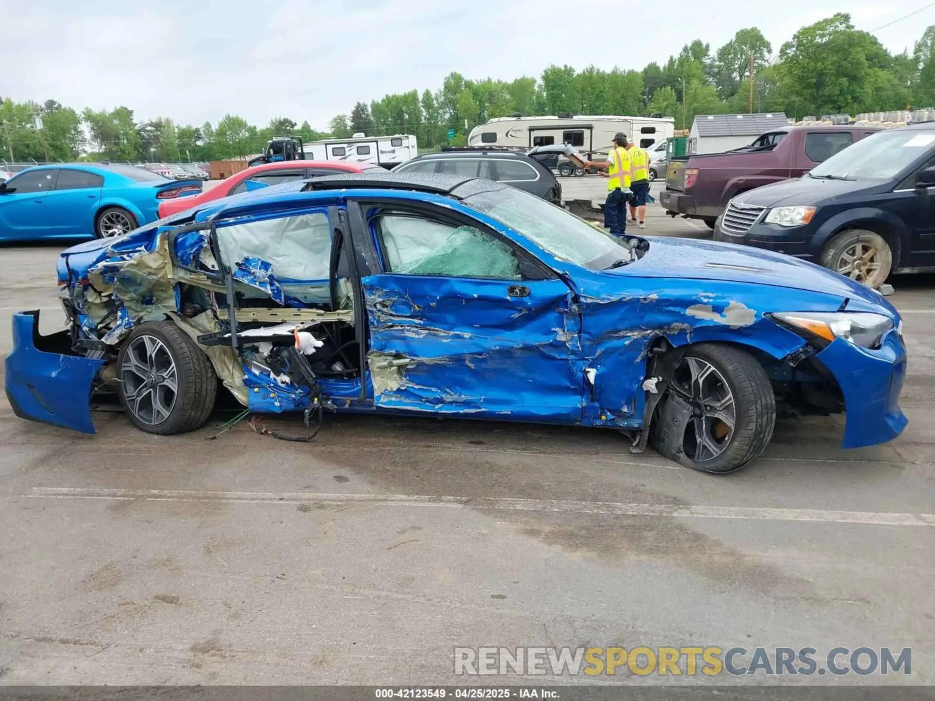13 fotografías del automóvil dañado KNAE15LAXL6082743 KIA STINGER 2020