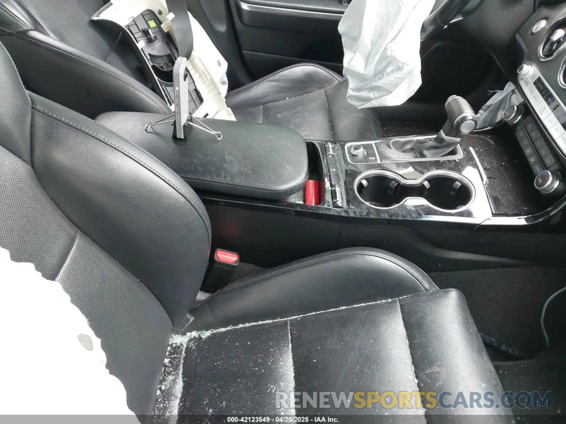 5 fotografías del automóvil dañado KNAE15LAXL6082743 KIA STINGER 2020