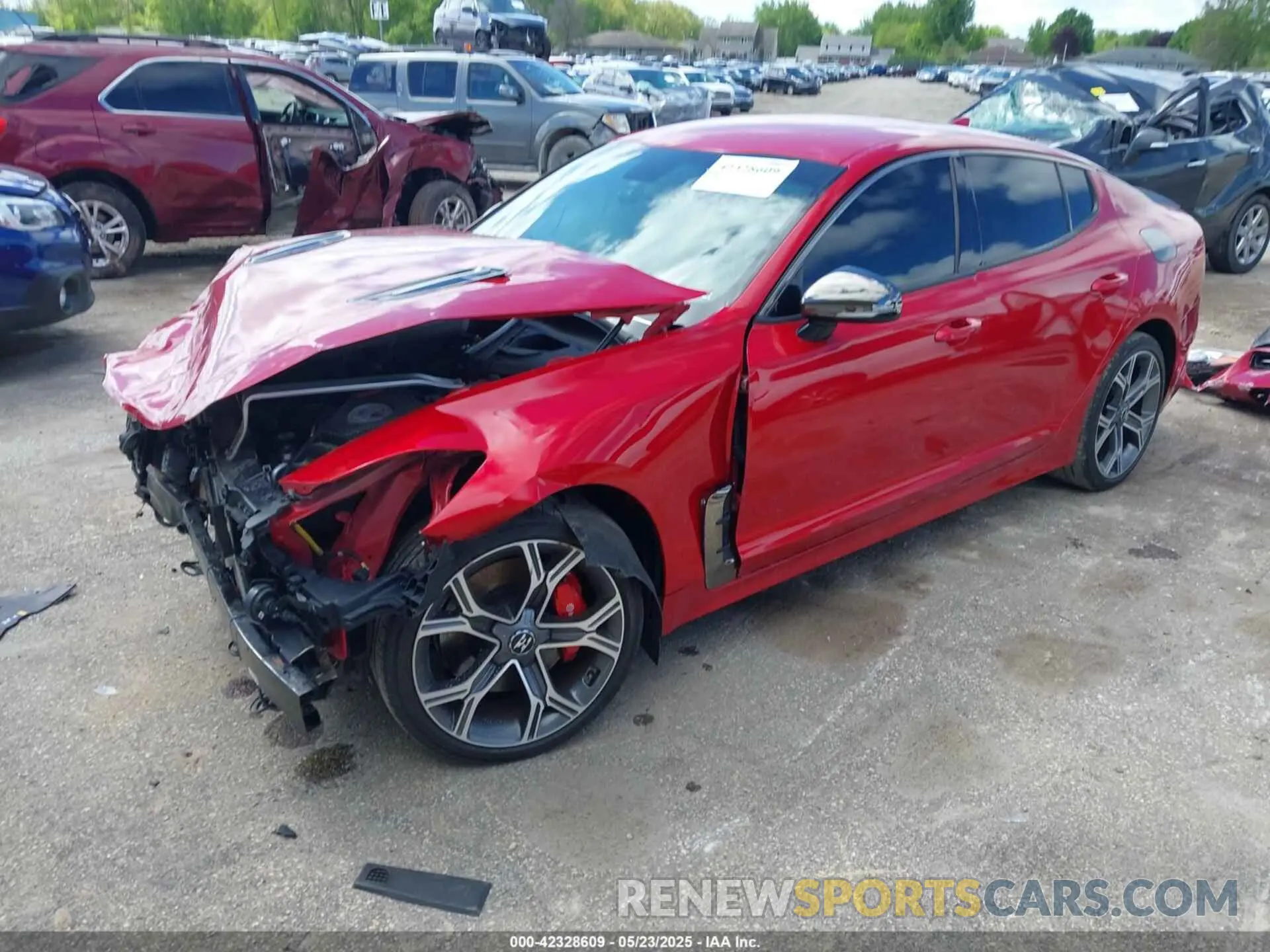 2 fotografías del automóvil dañado KNAE35LC0L6080320 KIA STINGER 2020