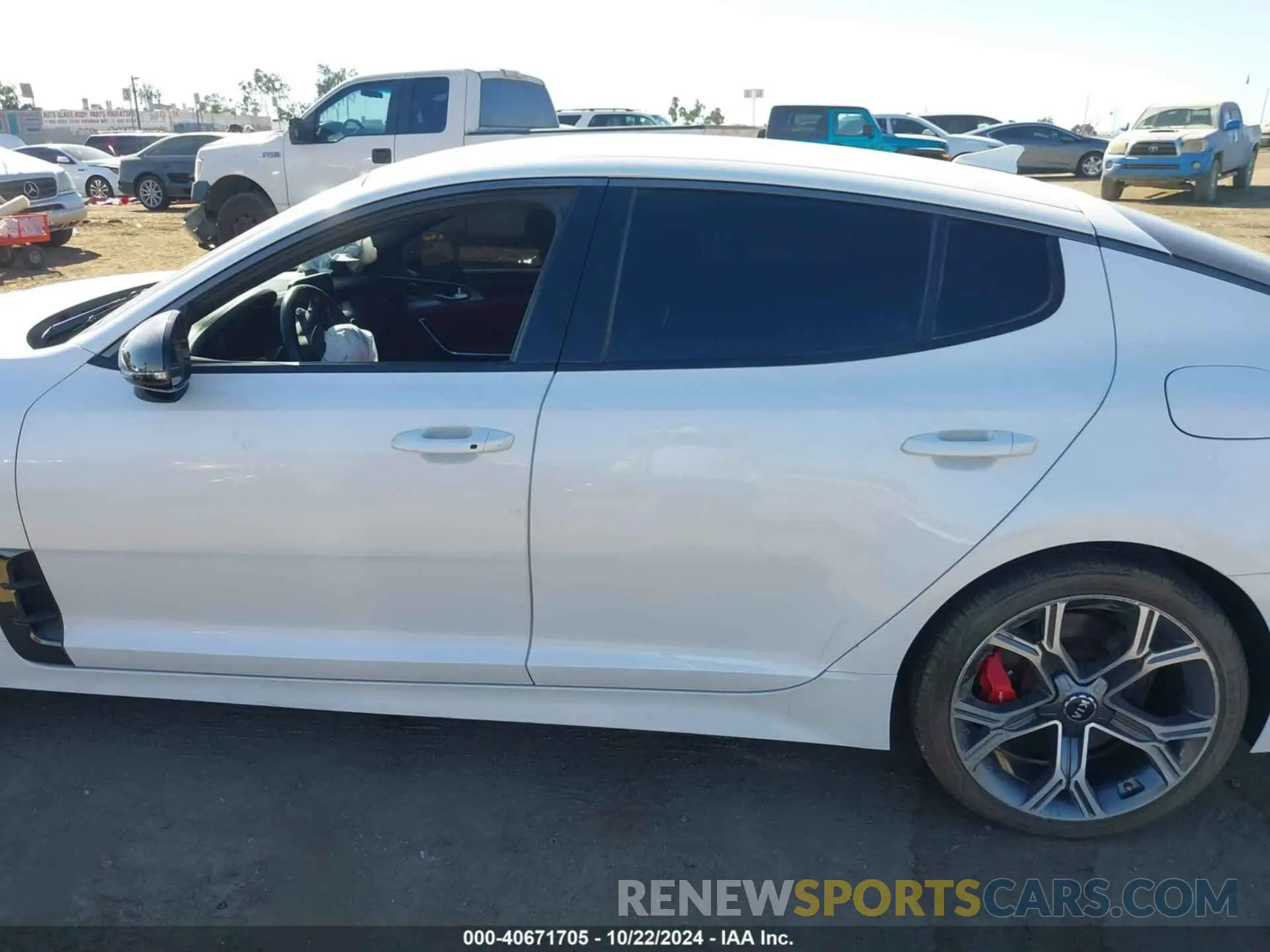 14 fotografías del automóvil dañado KNAE35LC7L6085529 KIA STINGER 2020