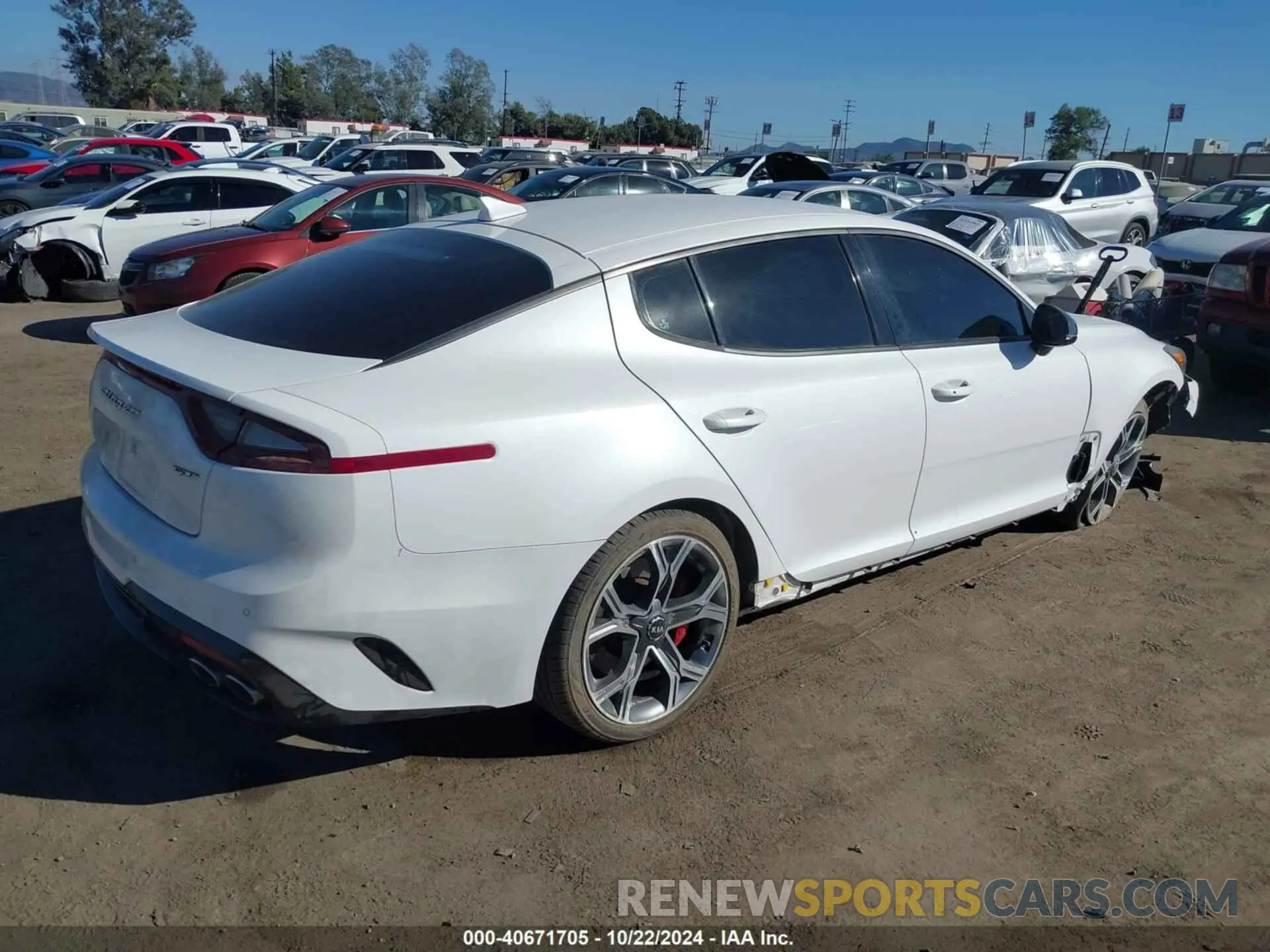 4 fotografías del automóvil dañado KNAE35LC7L6085529 KIA STINGER 2020