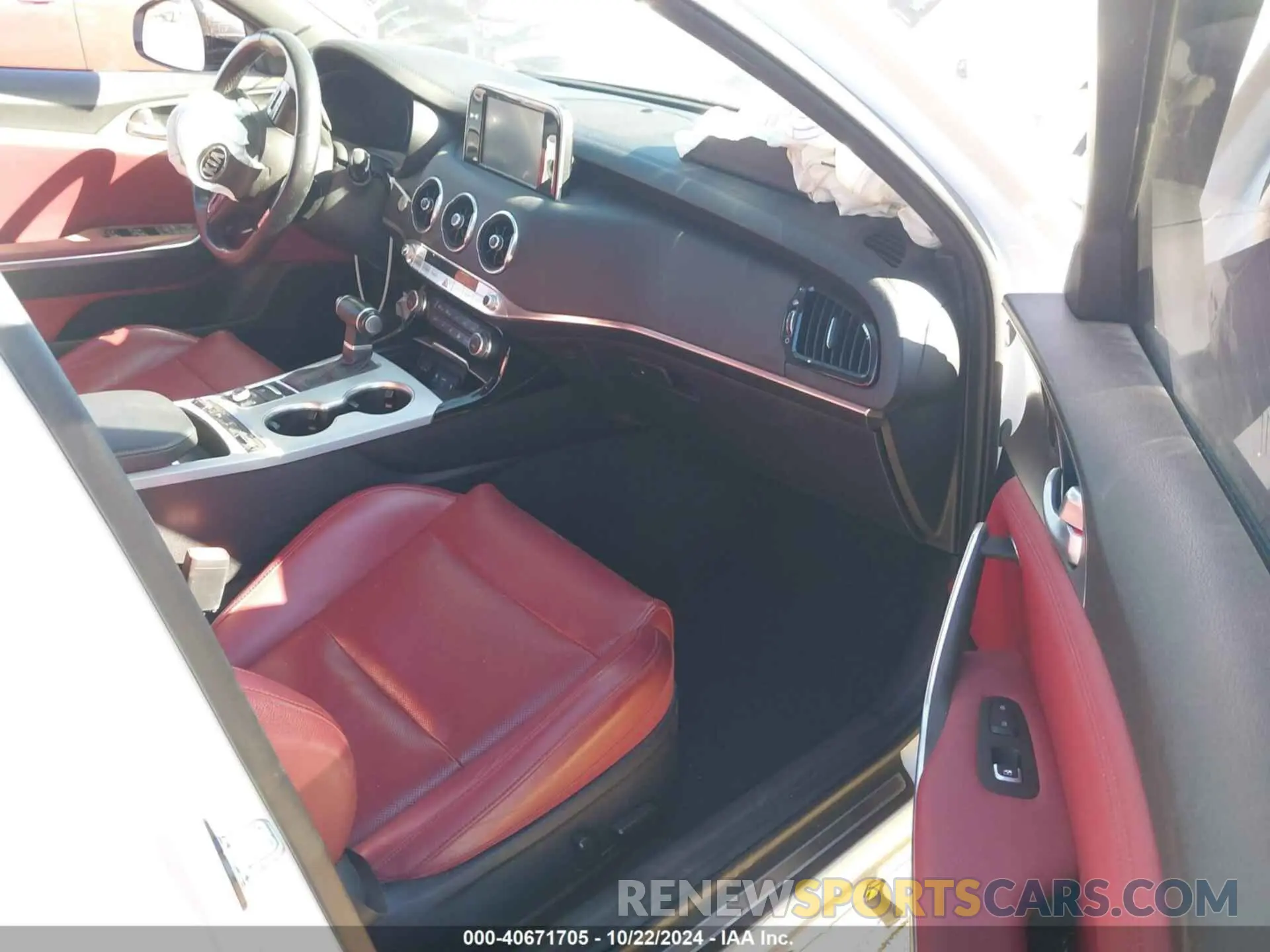 5 fotografías del automóvil dañado KNAE35LC7L6085529 KIA STINGER 2020