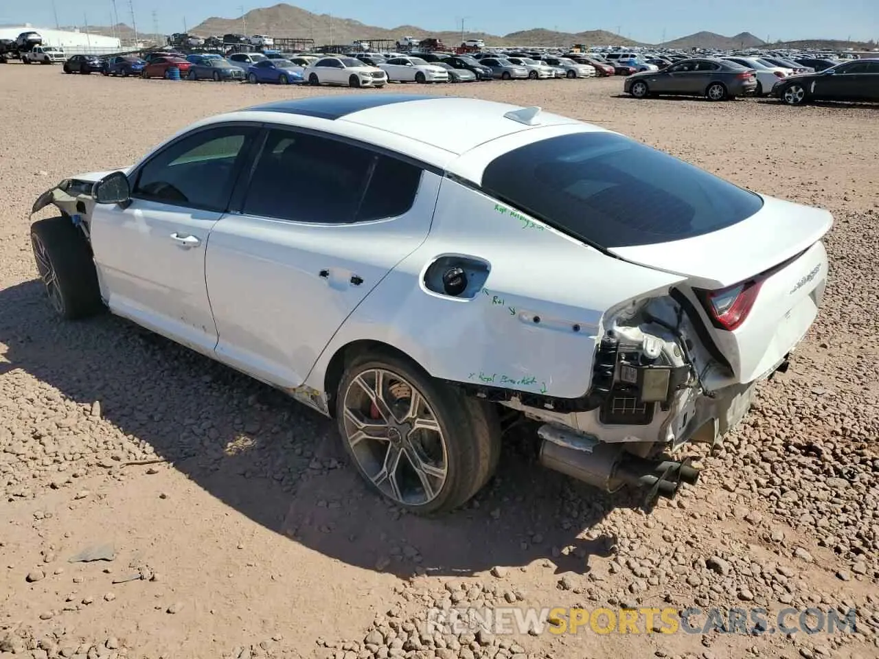 2 fotografías del automóvil dañado KNAE45LC2L6081904 KIA STINGER 2020
