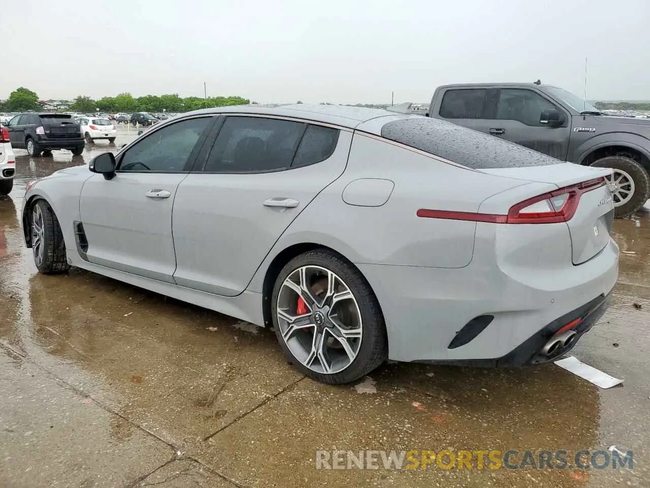 2 fotografías del automóvil dañado KNAE45LC8L6080207 KIA STINGER 2020