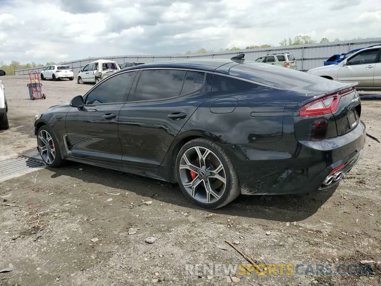 2 fotografías del automóvil dañado KNAE45LC8L6081602 KIA STINGER 2020