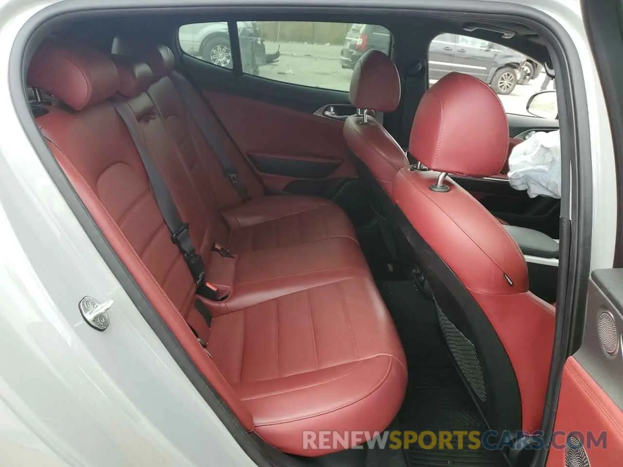 10 fotografías del automóvil dañado KNAE55LC2L6073301 KIA STINGER 2020
