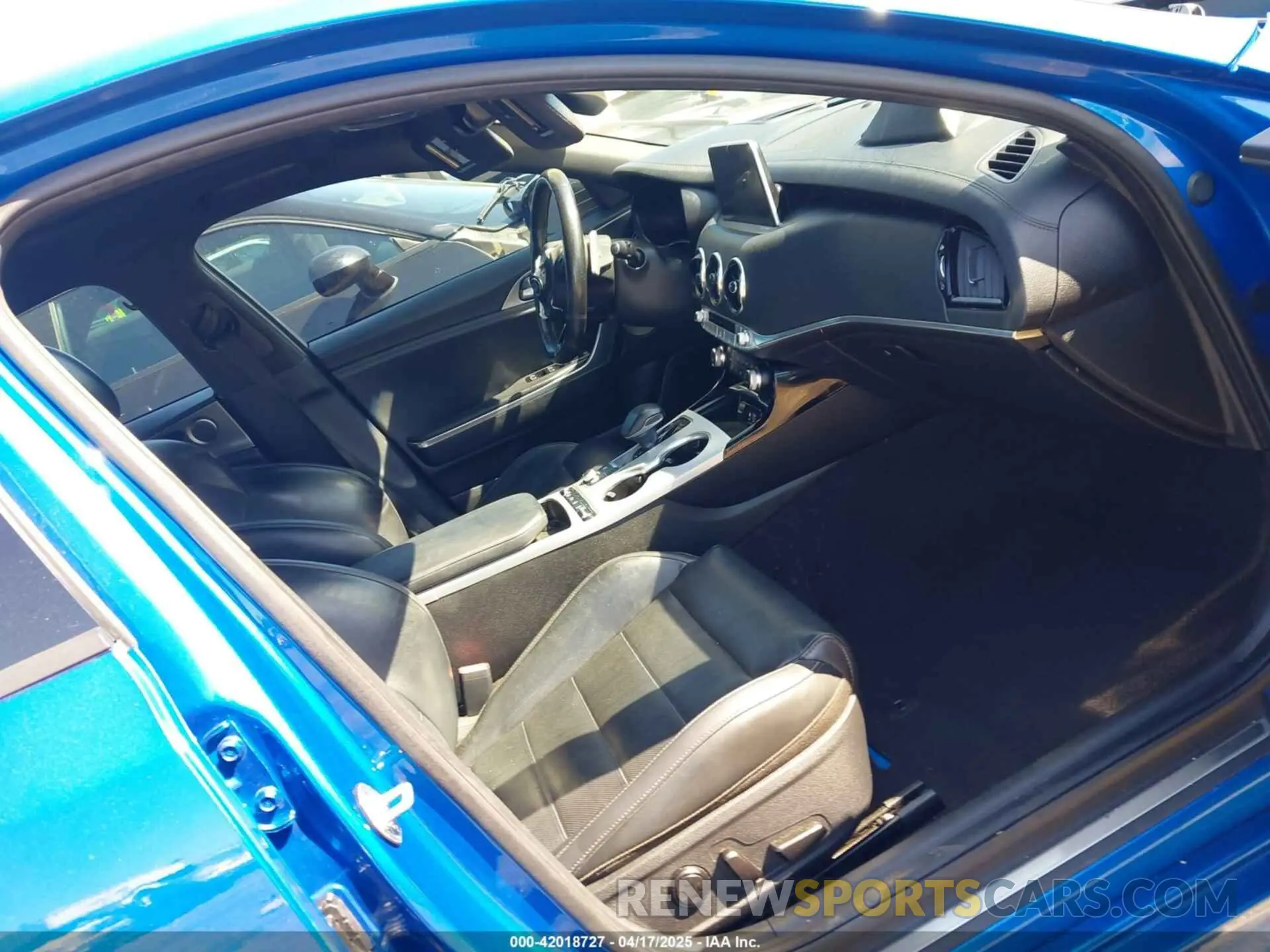 5 fotografías del automóvil dañado KNAE55LC5L6084695 KIA STINGER 2020