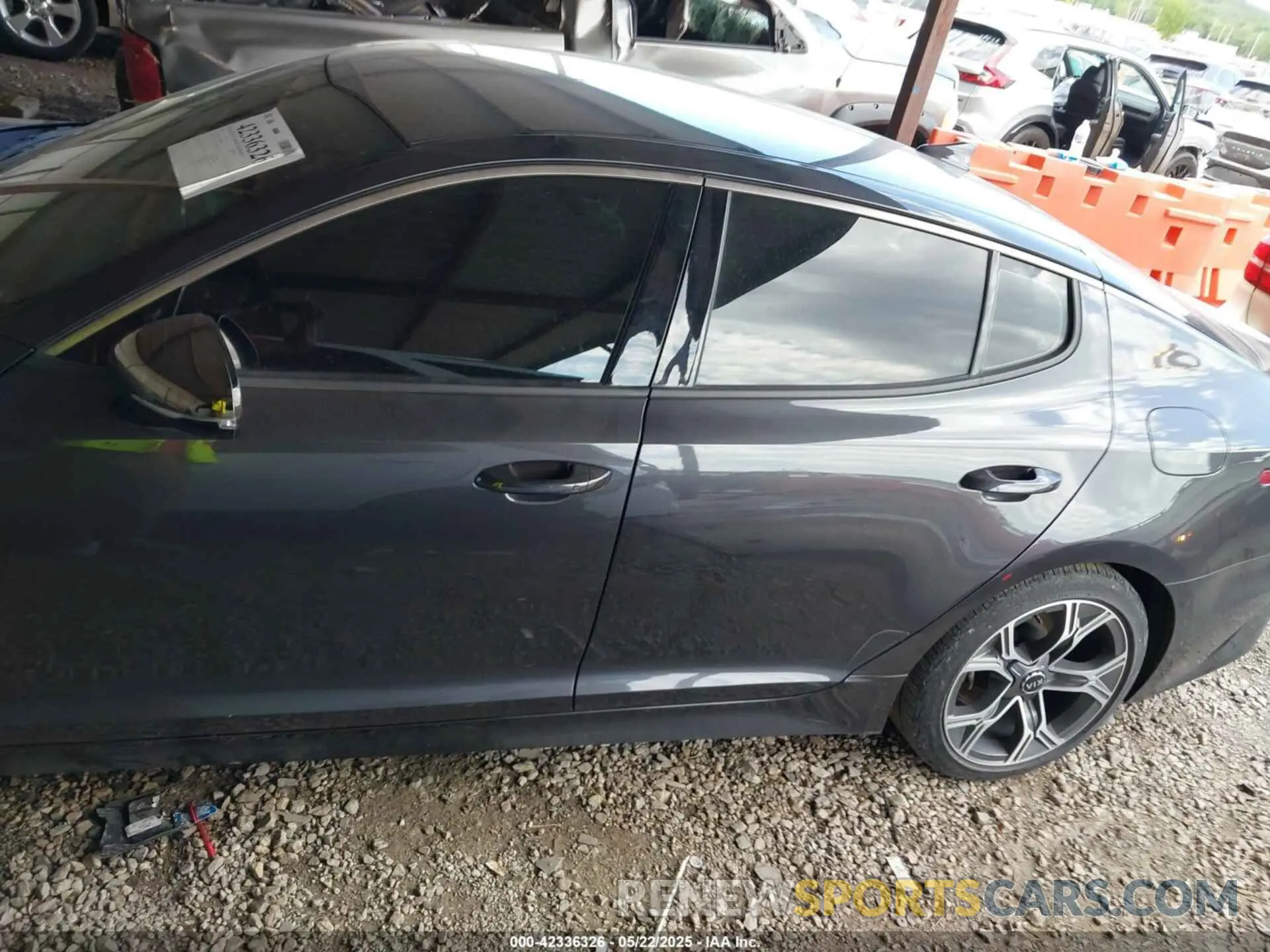 15 fotografías del automóvil dañado KNAE15LA9M6089328 KIA STINGER 2021