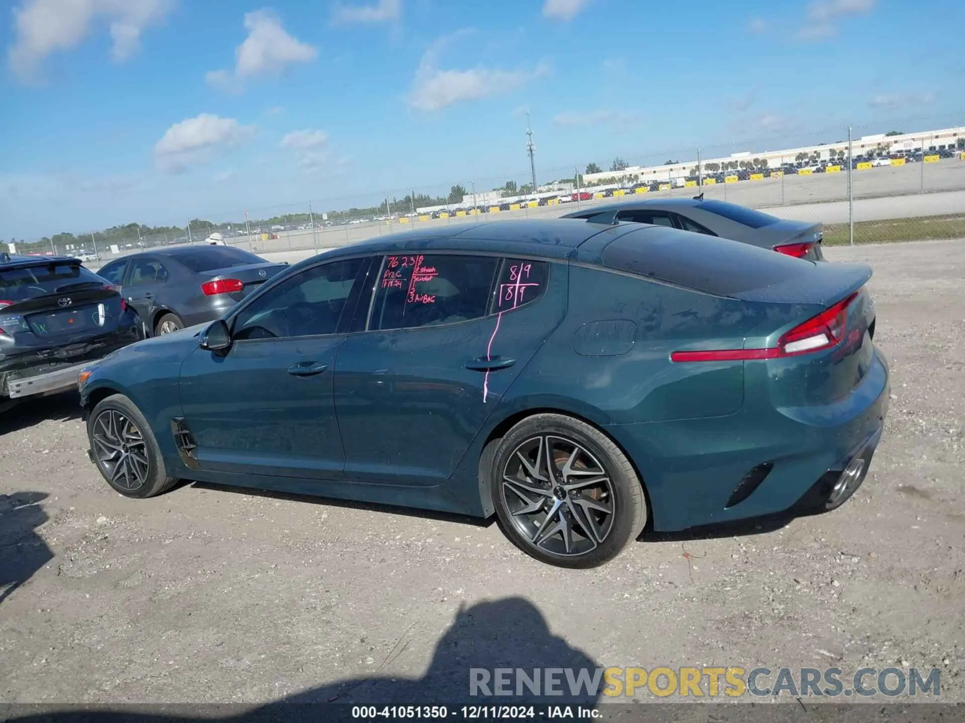 14 fotografías del automóvil dañado KNAE35LDXN6116199 KIA STINGER 2022