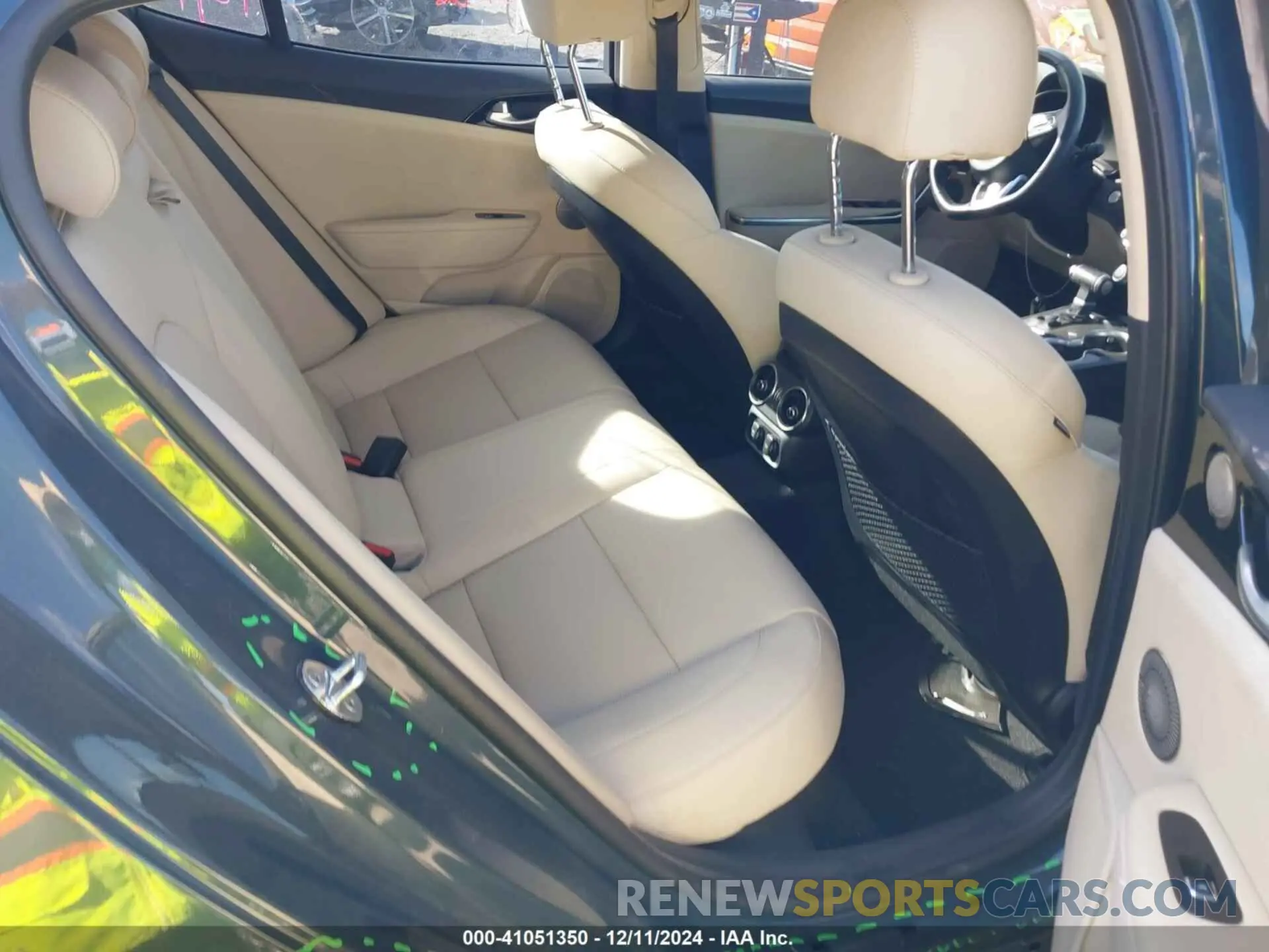 8 fotografías del automóvil dañado KNAE35LDXN6116199 KIA STINGER 2022