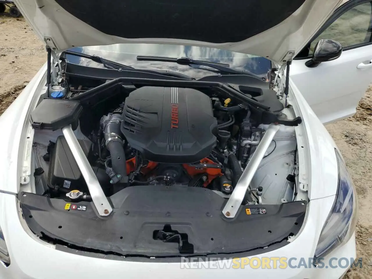 11 fotografías del automóvil dañado KNAE45LC1N6111493 KIA STINGER 2022
