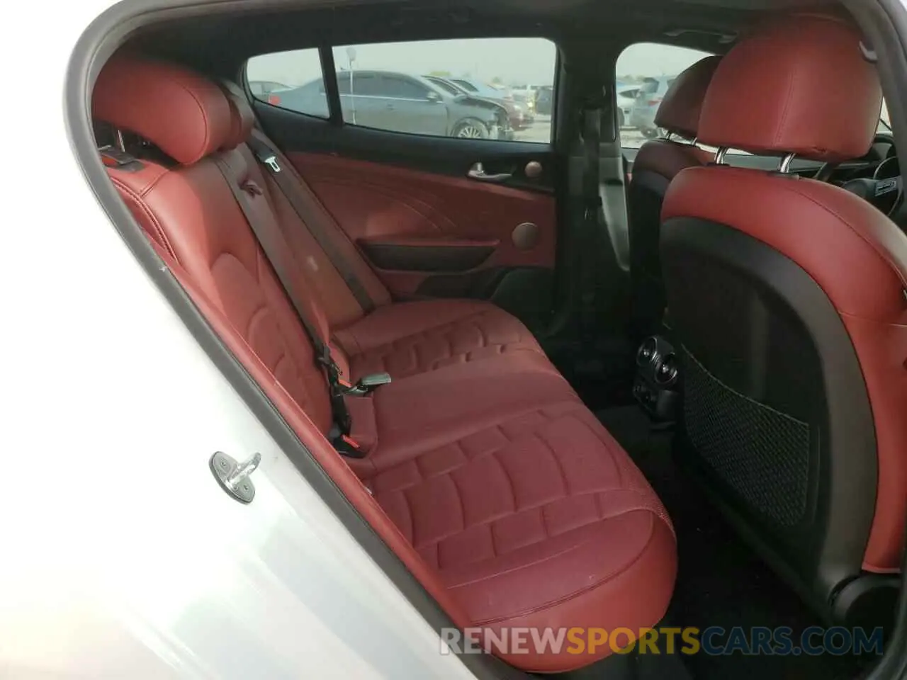 11 fotografías del automóvil dañado KNAE55LC6N6112636 KIA STINGER 2022