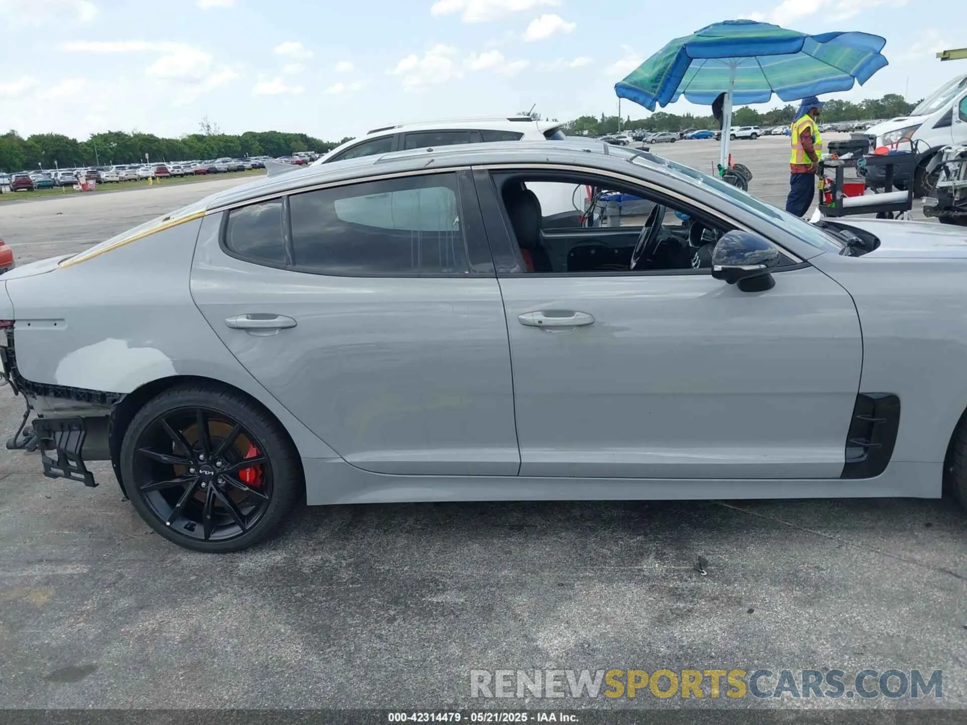14 fotografías del automóvil dañado KNAE55LC9P6126081 KIA STINGER 2023