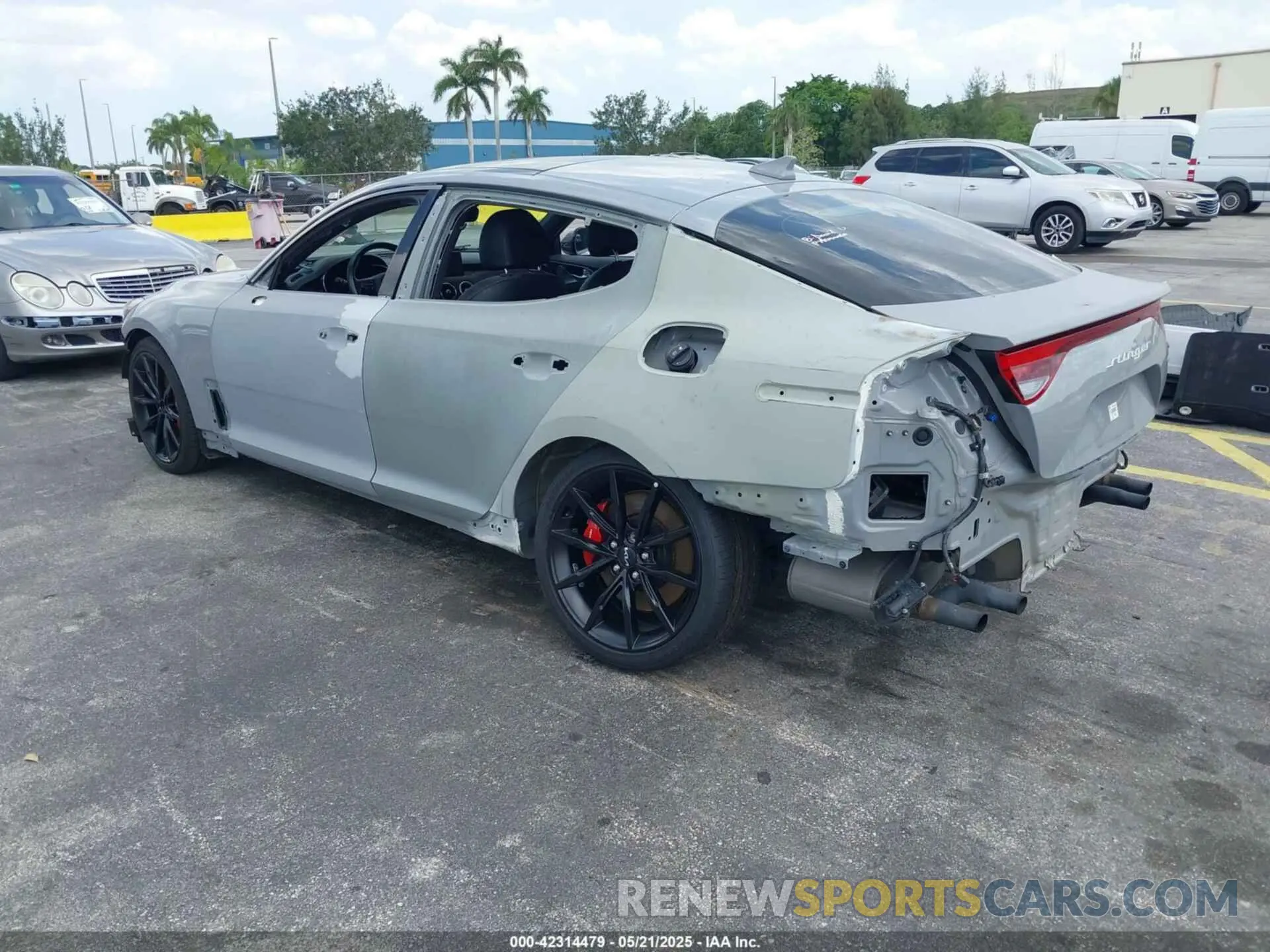 3 fotografías del automóvil dañado KNAE55LC9P6126081 KIA STINGER 2023