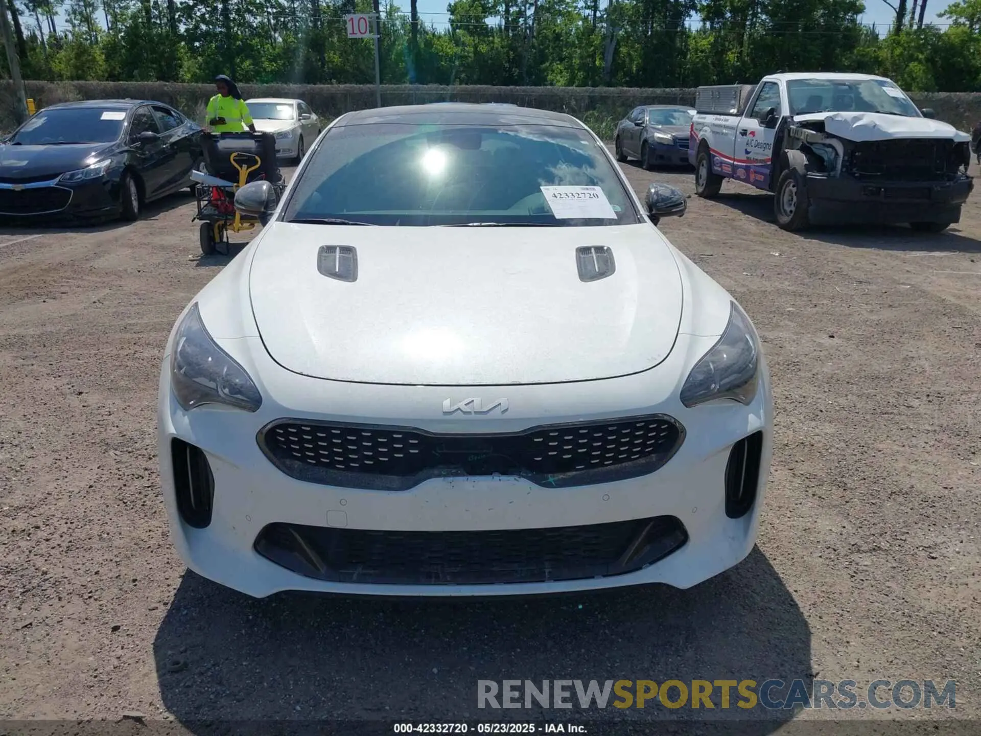 12 fotografías del automóvil dañado KNAE55LCXP6129216 KIA STINGER 2023