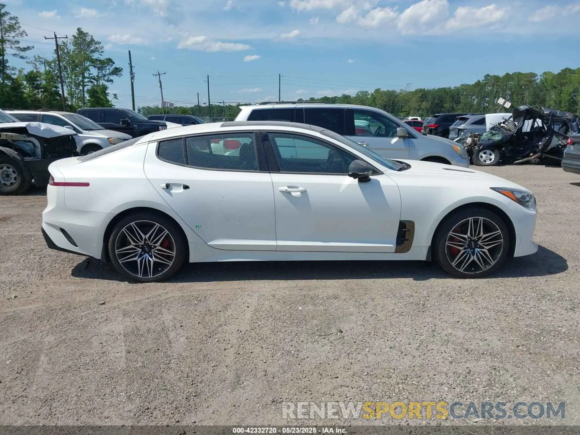 13 fotografías del automóvil dañado KNAE55LCXP6129216 KIA STINGER 2023
