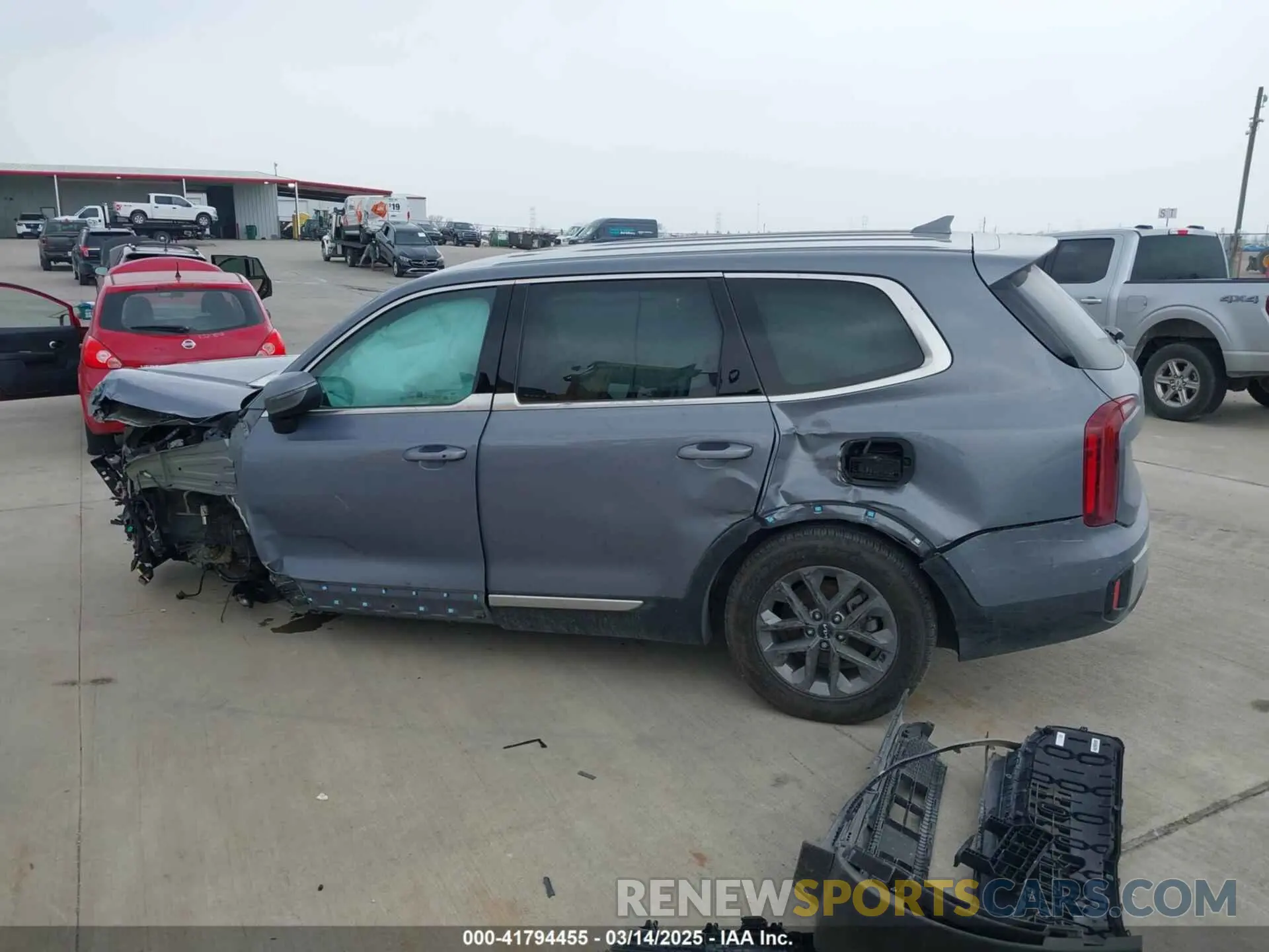 14 fotografías del automóvil dañado 5XYP24GC7PG331419 KIA TELLURIDE 2023