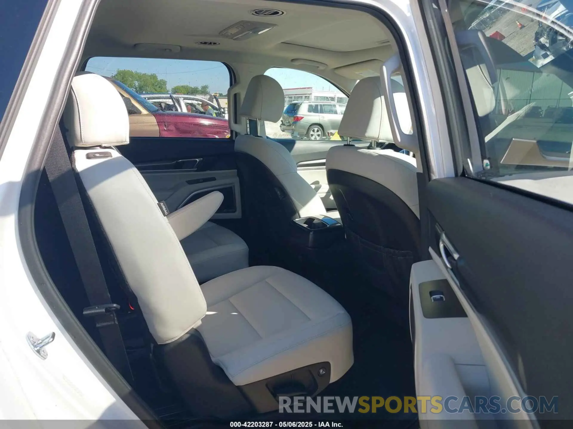 8 fotografías del automóvil dañado 5XYP64GC0PG365299 KIA TELLURIDE 2023
