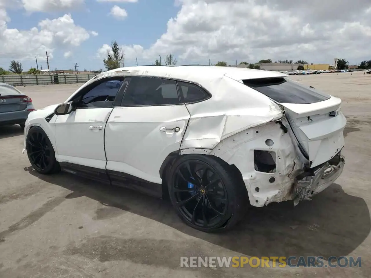 2 fotografías del automóvil dañado ZPBUA1ZL1KLA01041 LAMBORGHINI ALL MODELS 2019