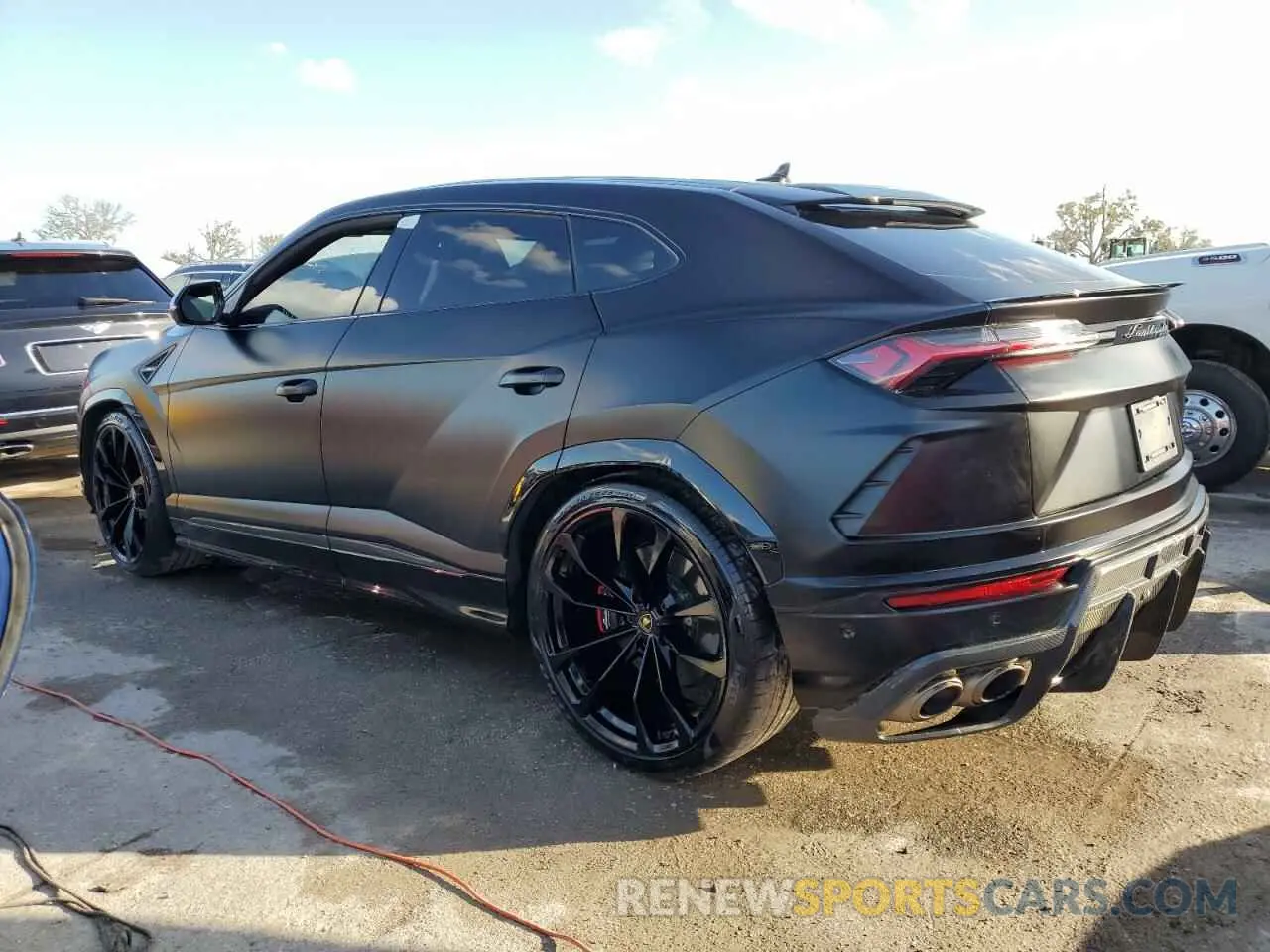 2 fotografías del automóvil dañado ZPBUA1ZL2KLA05616 LAMBORGHINI ALL MODELS 2019
