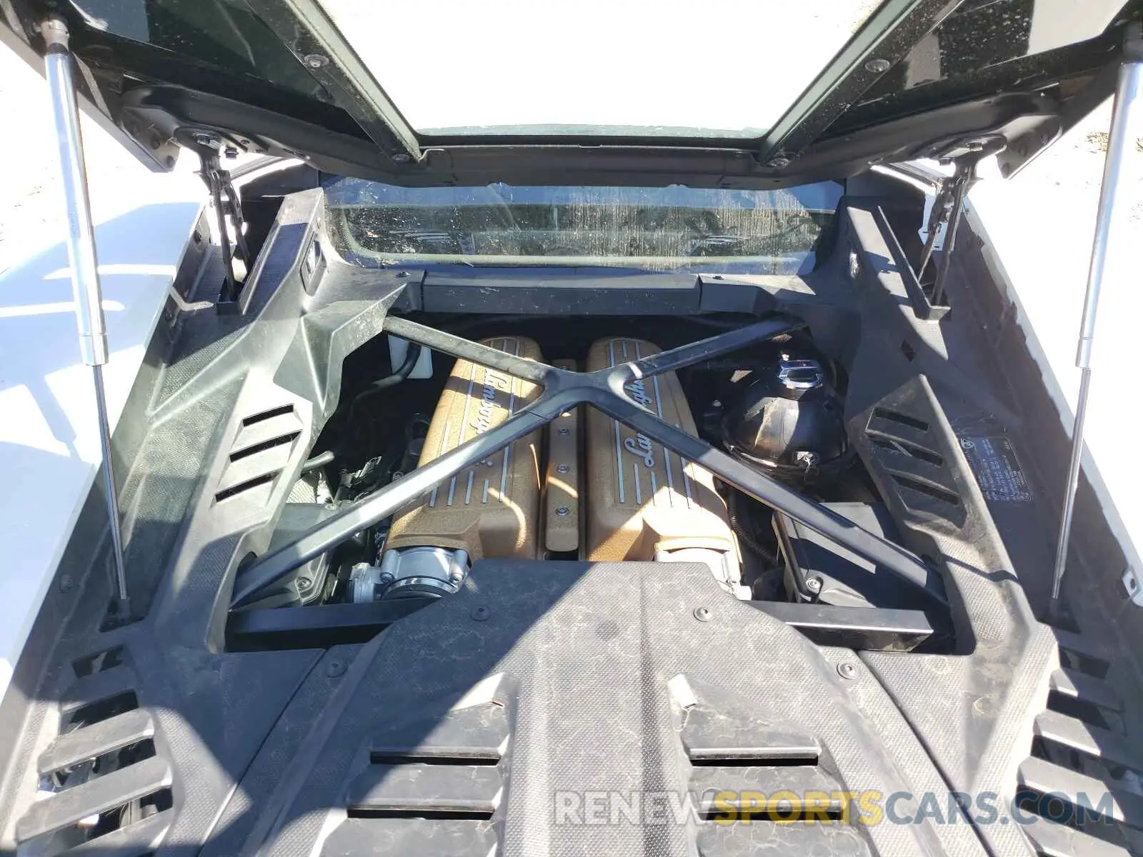 7 fotografías del automóvil dañado ZHWUF4ZF9LLA13390 LAMBORGHINI ALL MODELS 2020