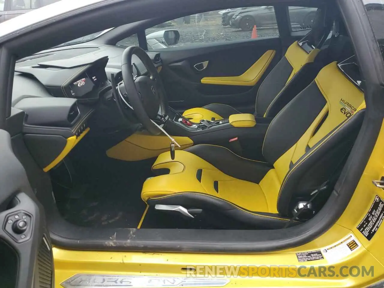 7 fotografías del automóvil dañado ZHWUF5ZF6LLA14566 LAMBORGHINI ALL MODELS 2020