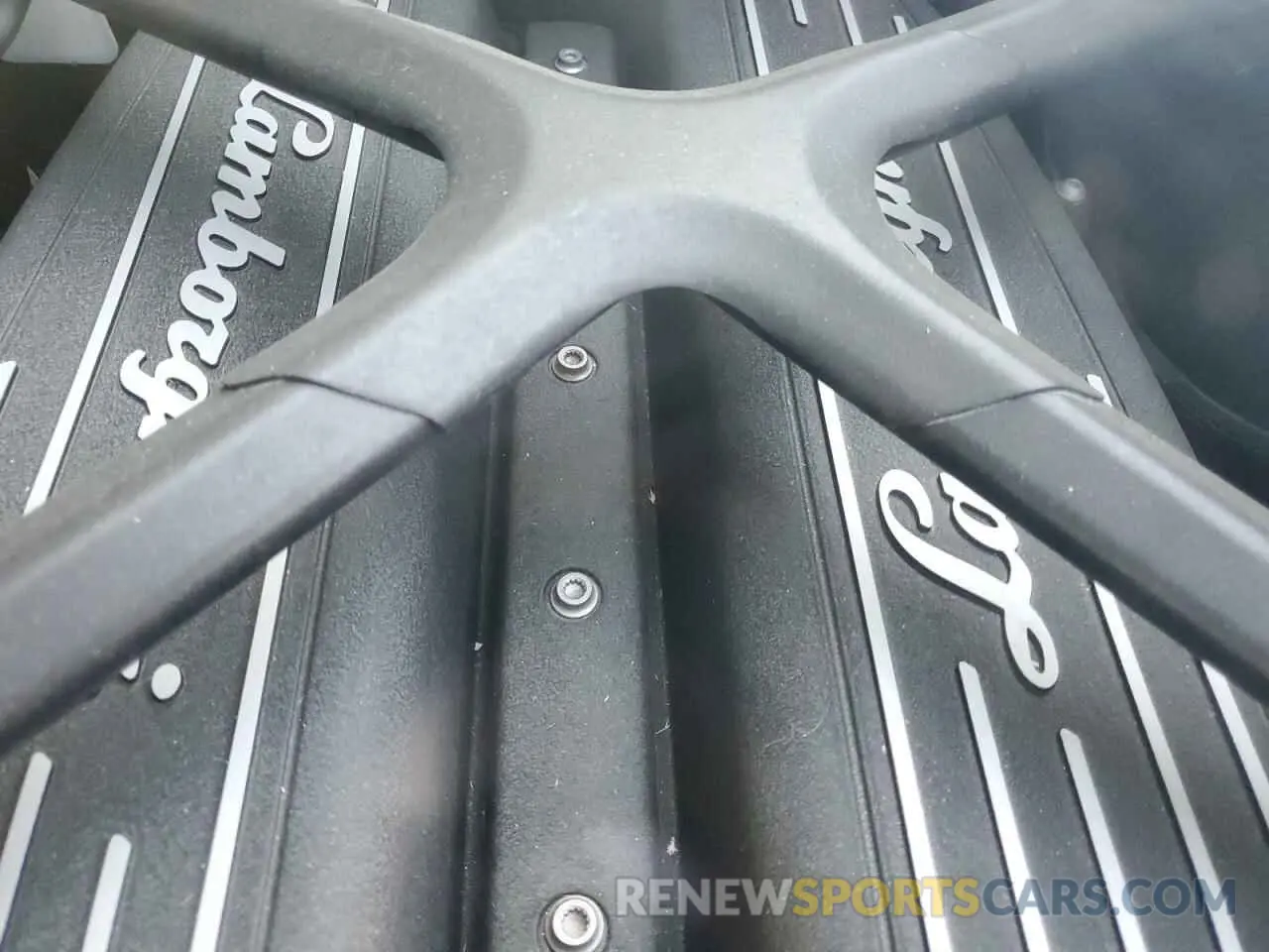 7 fotografías del automóvil dañado ZHWUF5ZF3MLA17748 LAMBORGHINI ALL MODELS 2021