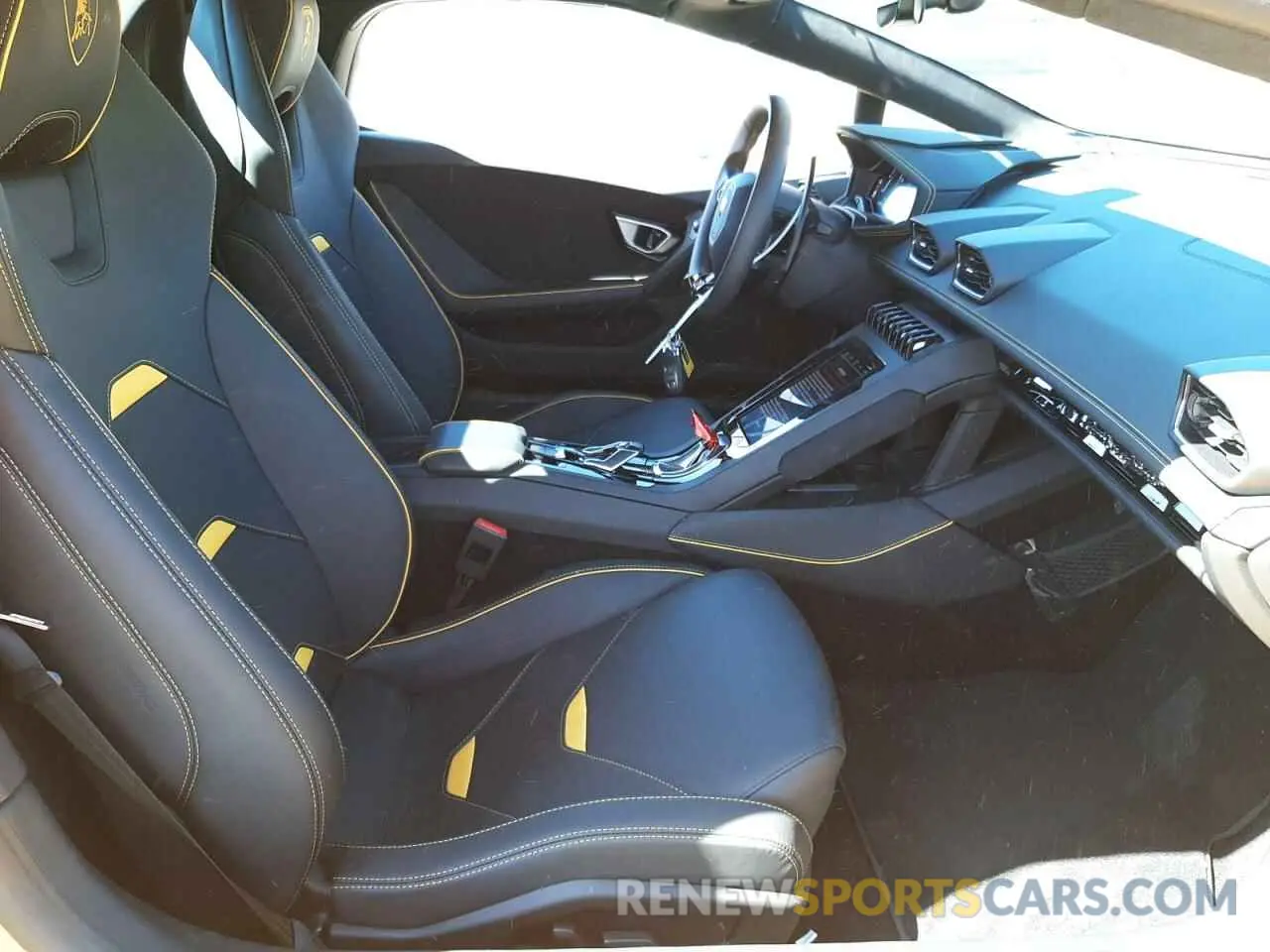 5 fotografías del automóvil dañado ZHWUT5ZF0MLA16128 LAMBORGHINI ALL MODELS 2021