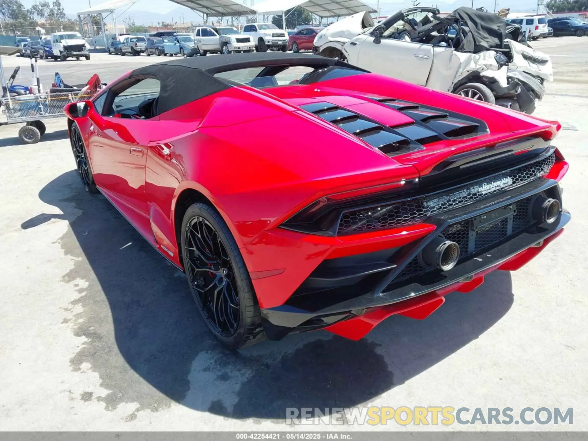 3 fotografías del automóvil dañado ZHWUT5ZF2LLA15450 LAMBORGHINI HURACAN EVO 2020